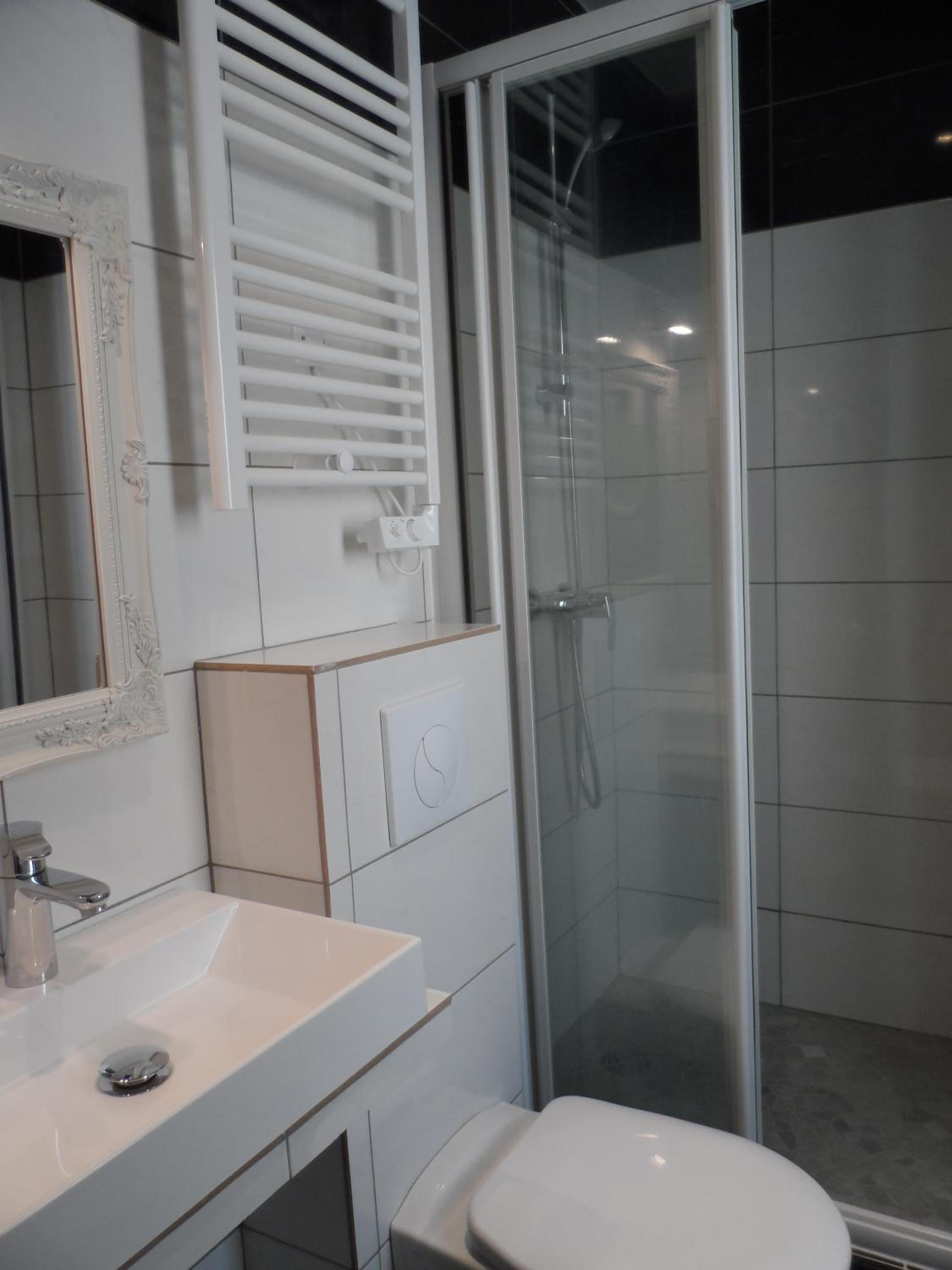 Twin Room with Shower photo 3
