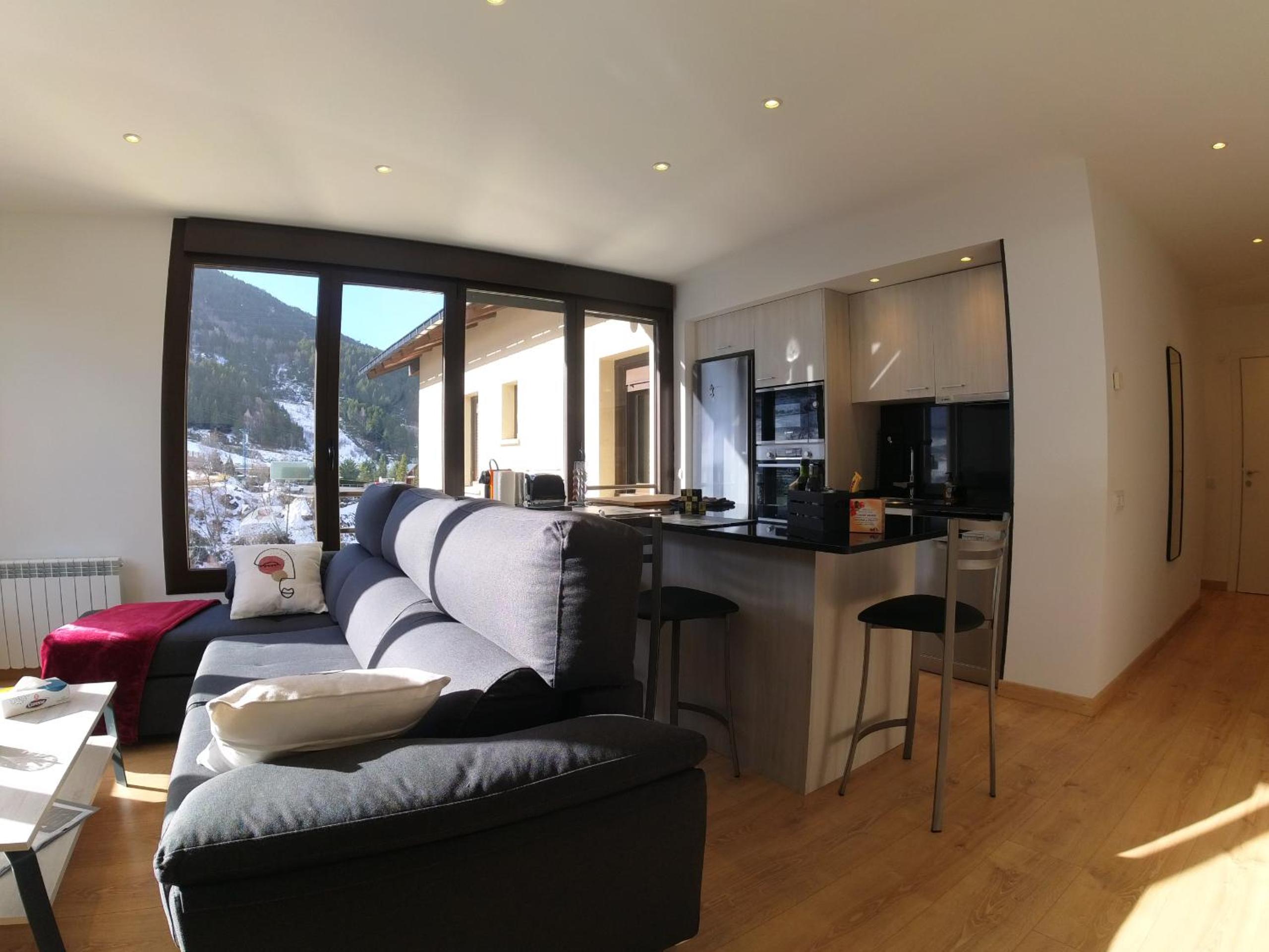 One-Bedroom Apartment photo 1
