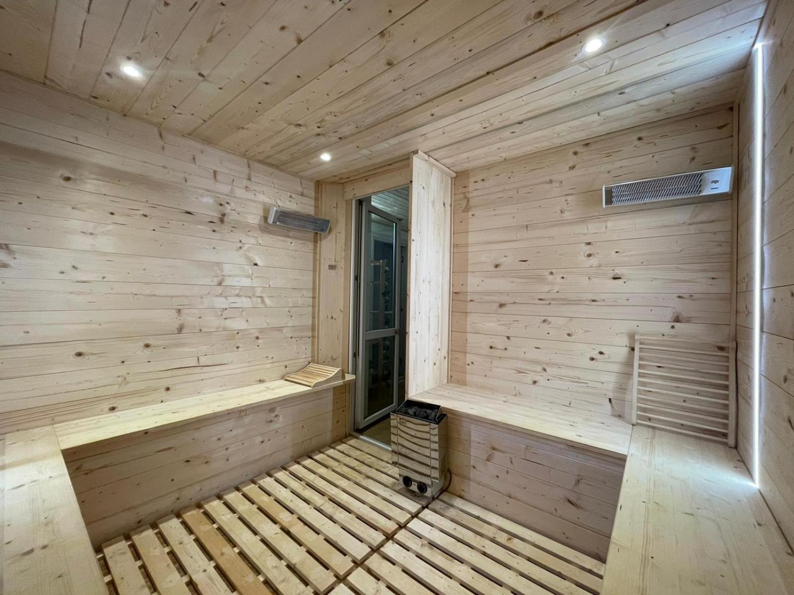Deluxe Double Room (2 Adults + 1 Child) photo 2