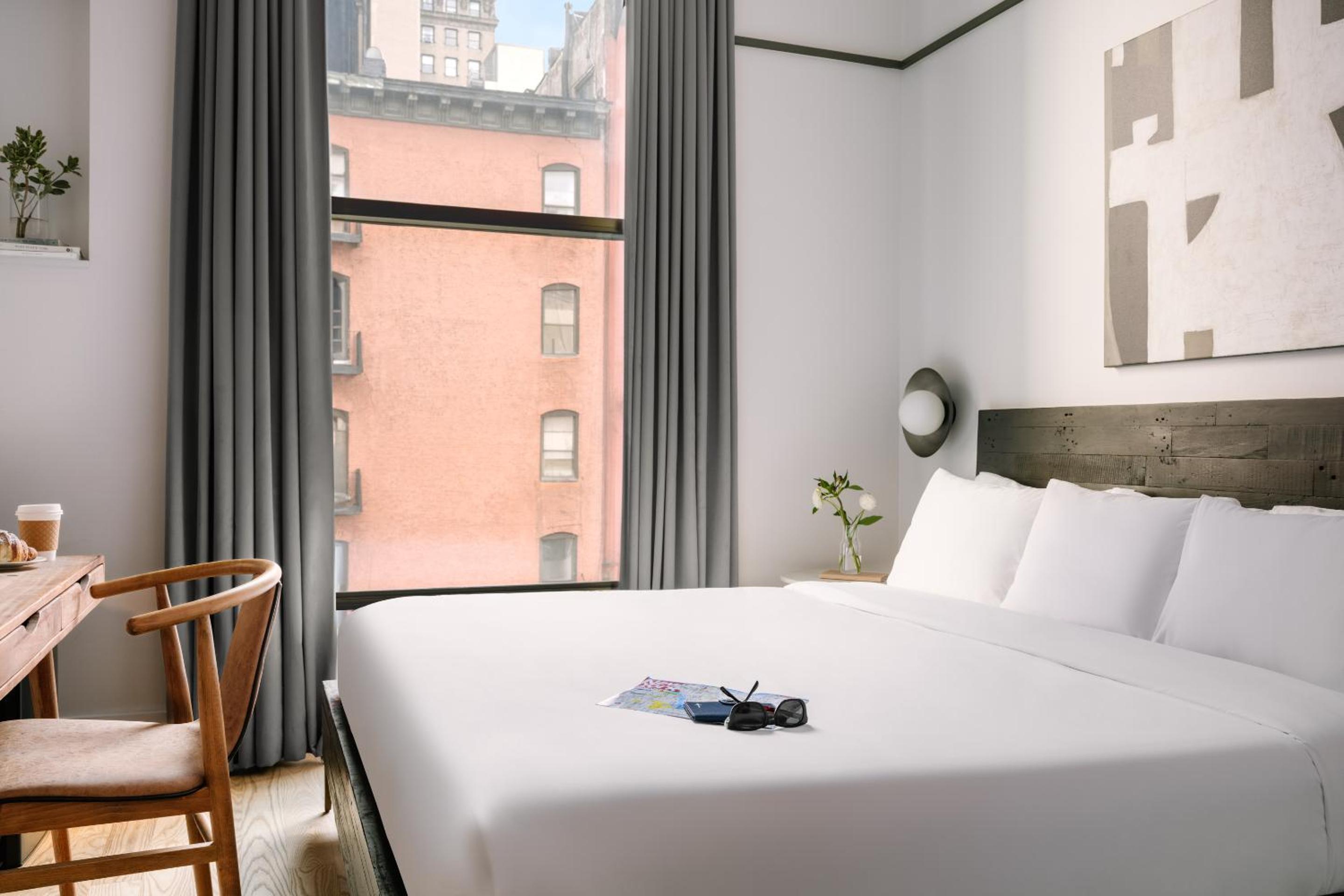 Guest Room, 1 King Bed, Non-Smoking