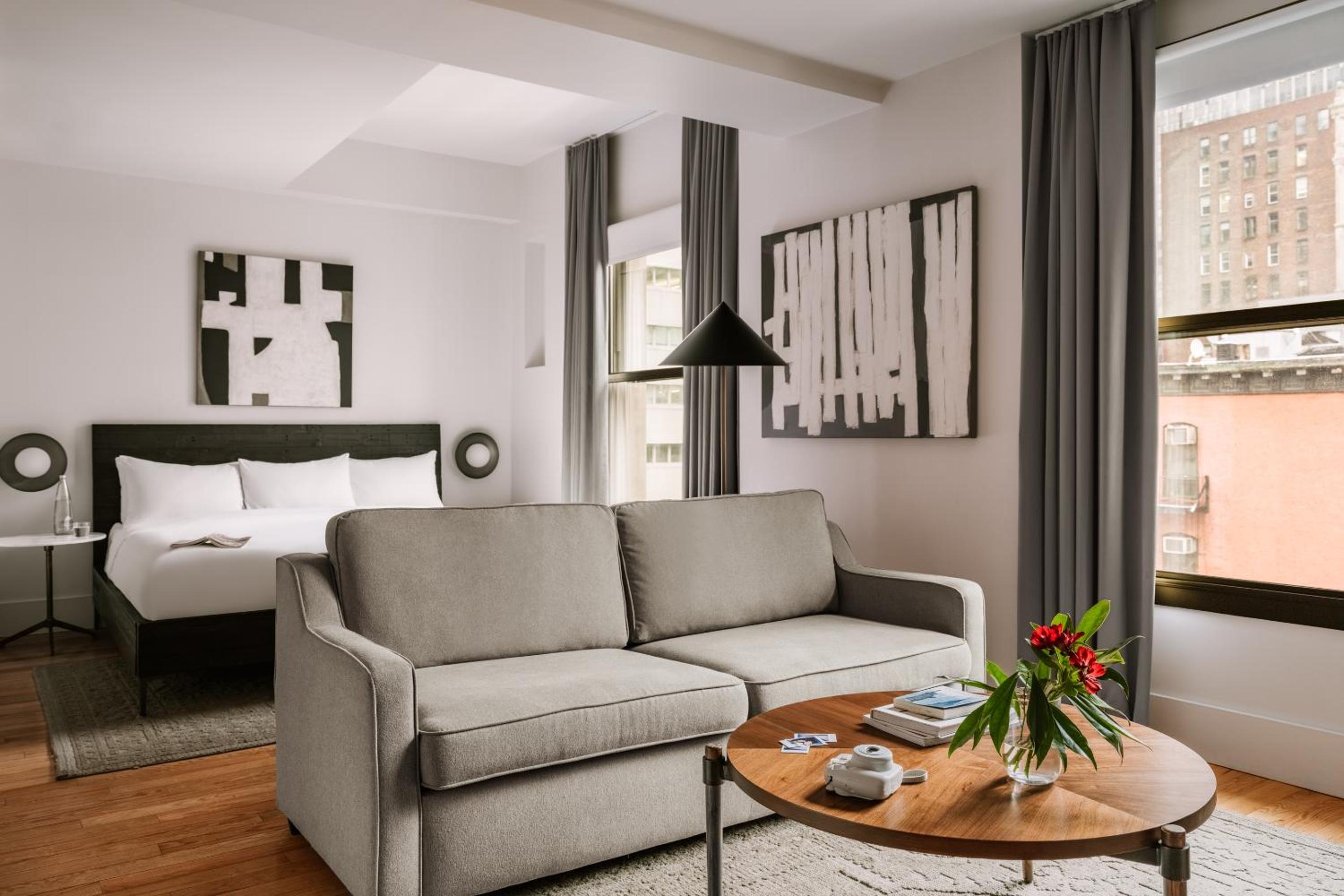 Deluxe Room, 1 King Bed with Sofa Bed, Non-Smoking