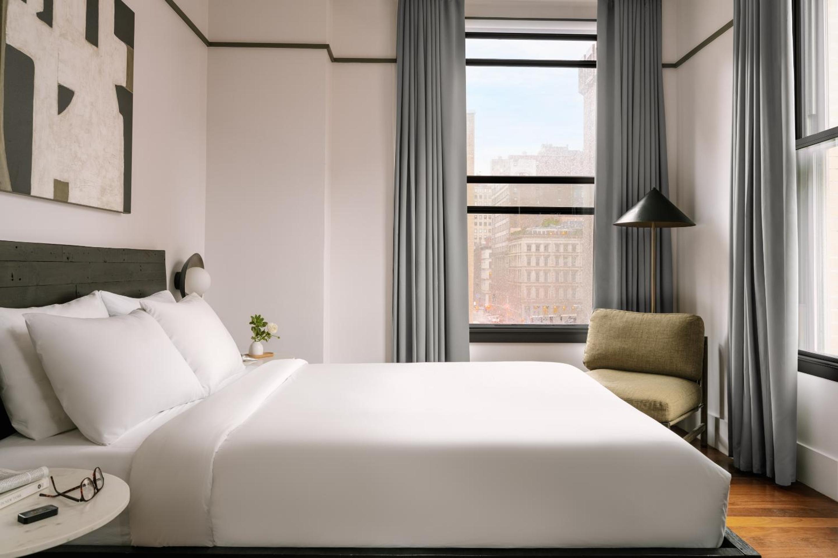 Suite, 1 King Bed with Sofa Bed, Non-Smoking