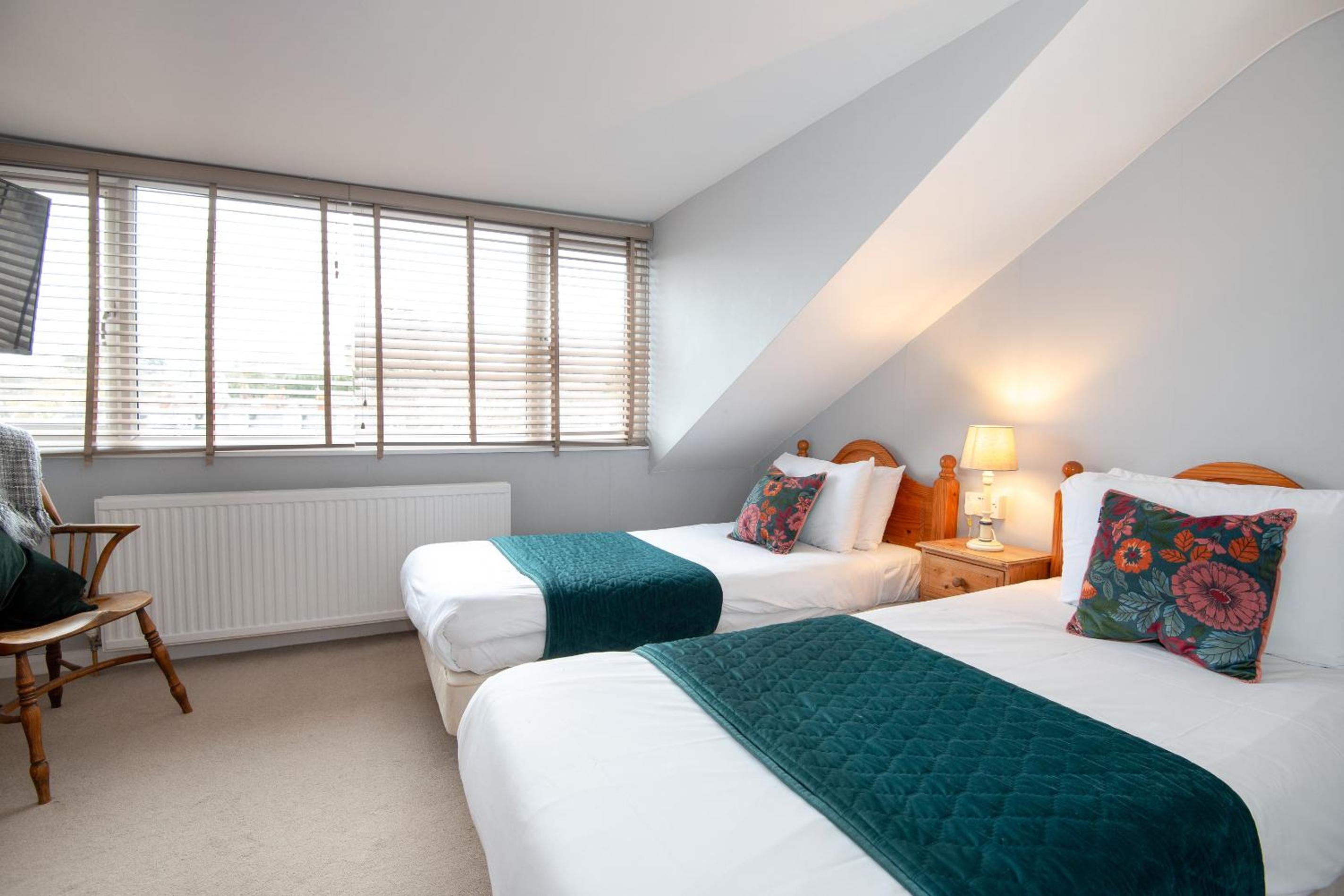 Twin Room With Private Bathroom photo 2