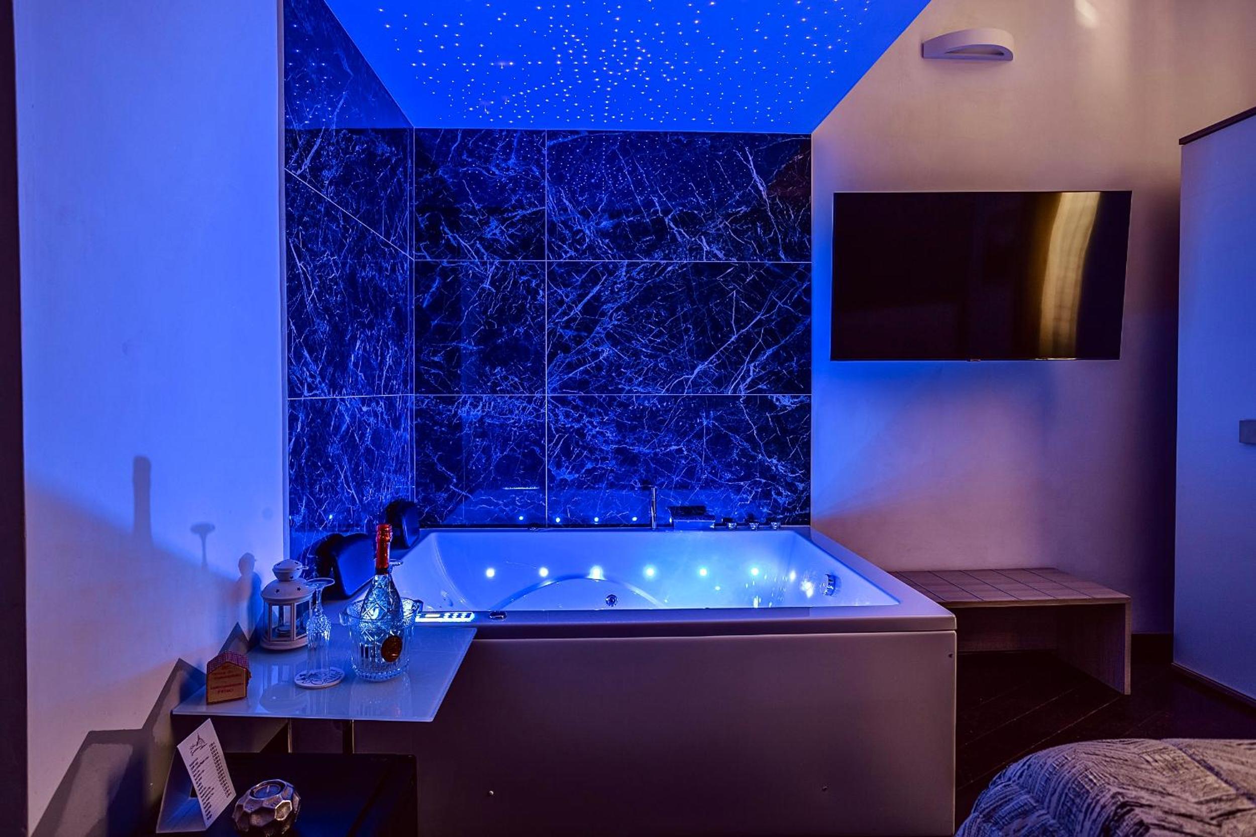 Deluxe Double or Twin Room with Spa Bath photo 2