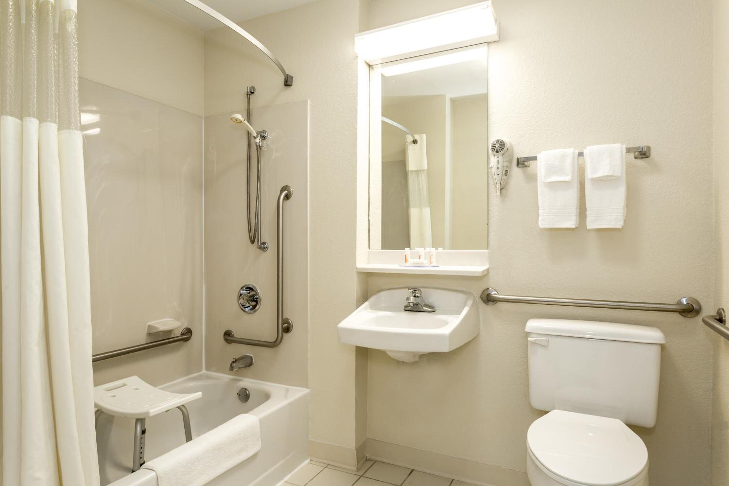 King Room - Disability Access/Non-Smoking - Photo 5