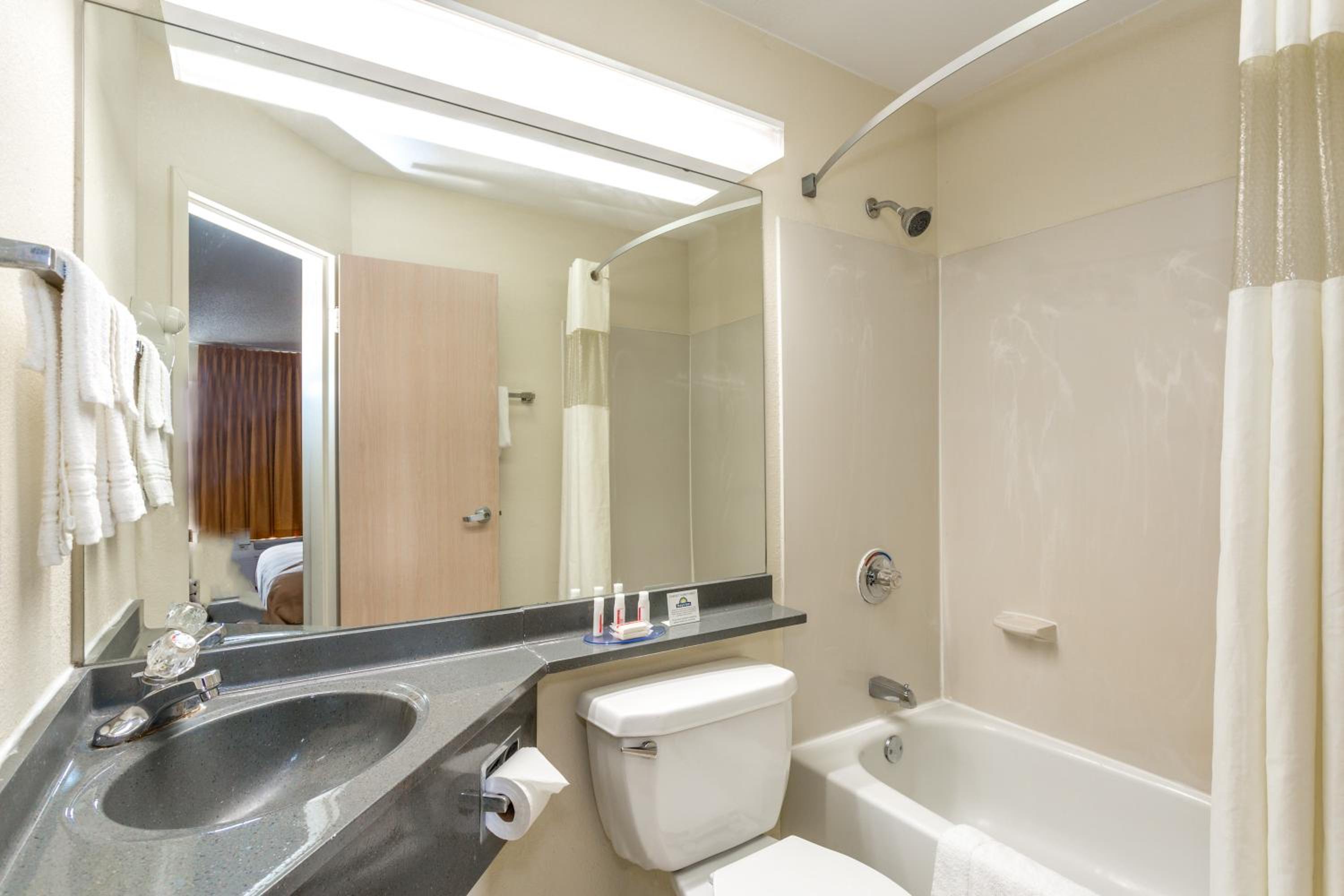 King Room - Disability Access/Non-Smoking - Photo 6