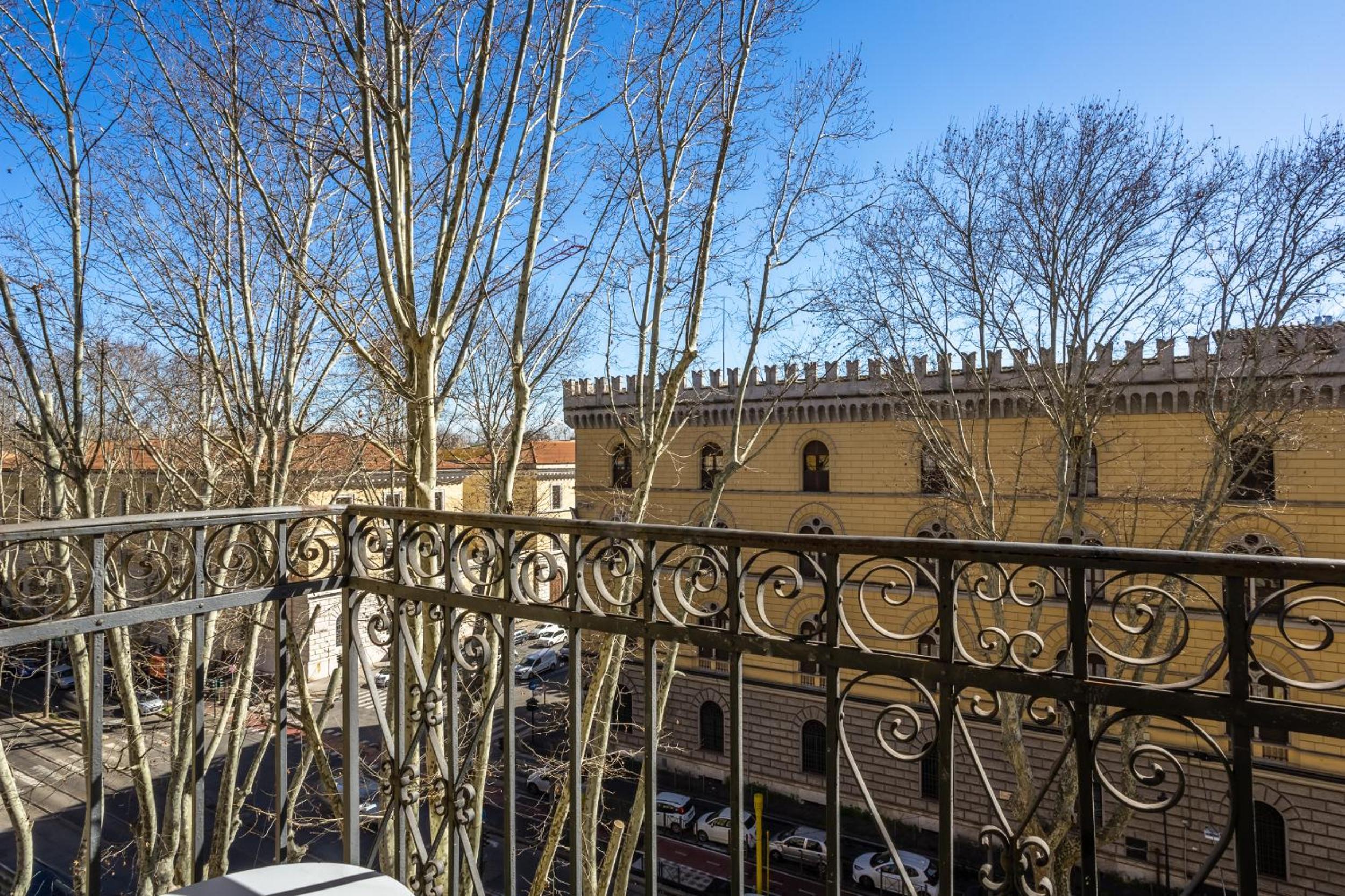 Deluxe Single Room with Balcony photo 3