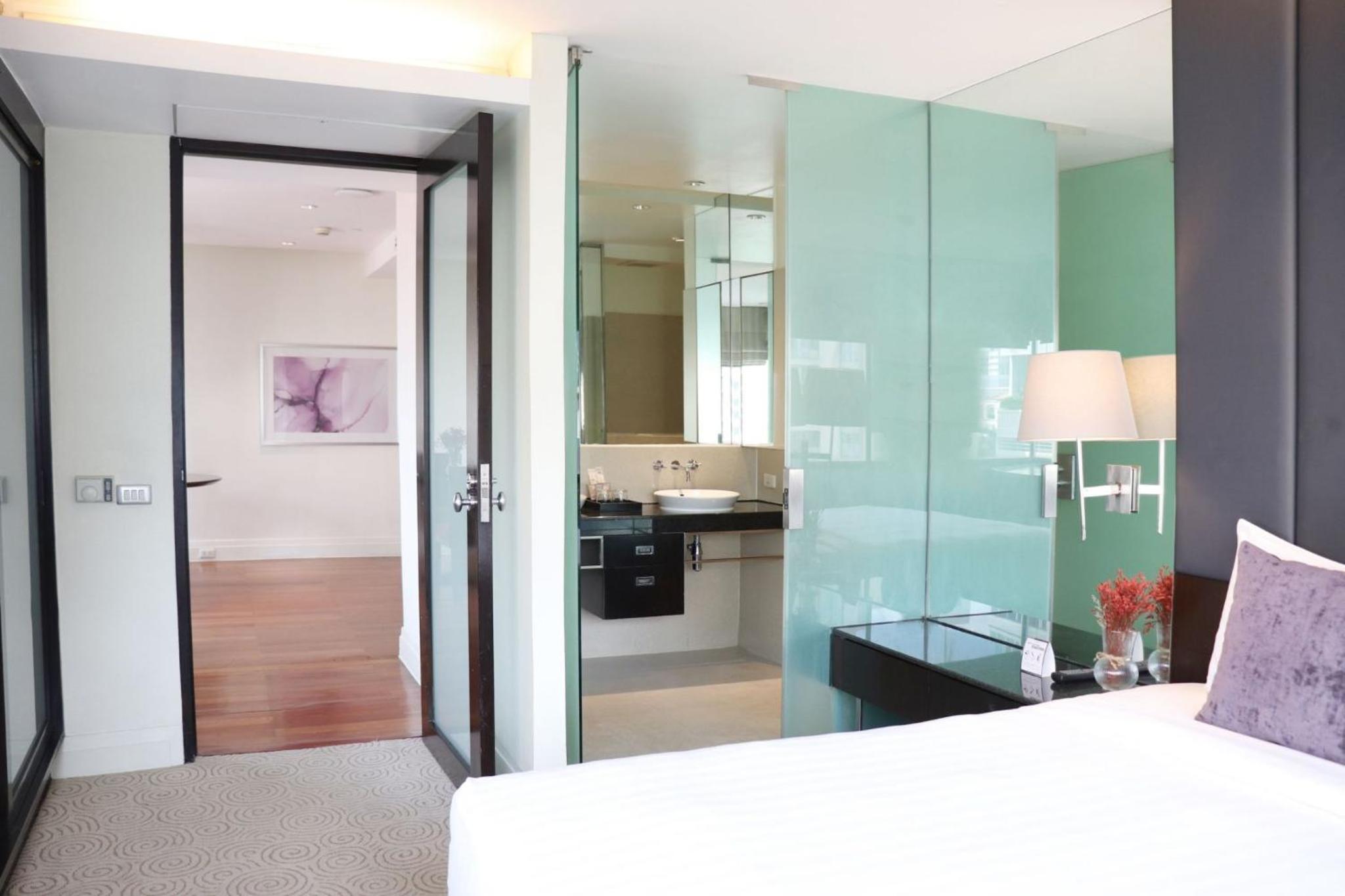 One Bedroom Deluxe Suite photo 2
