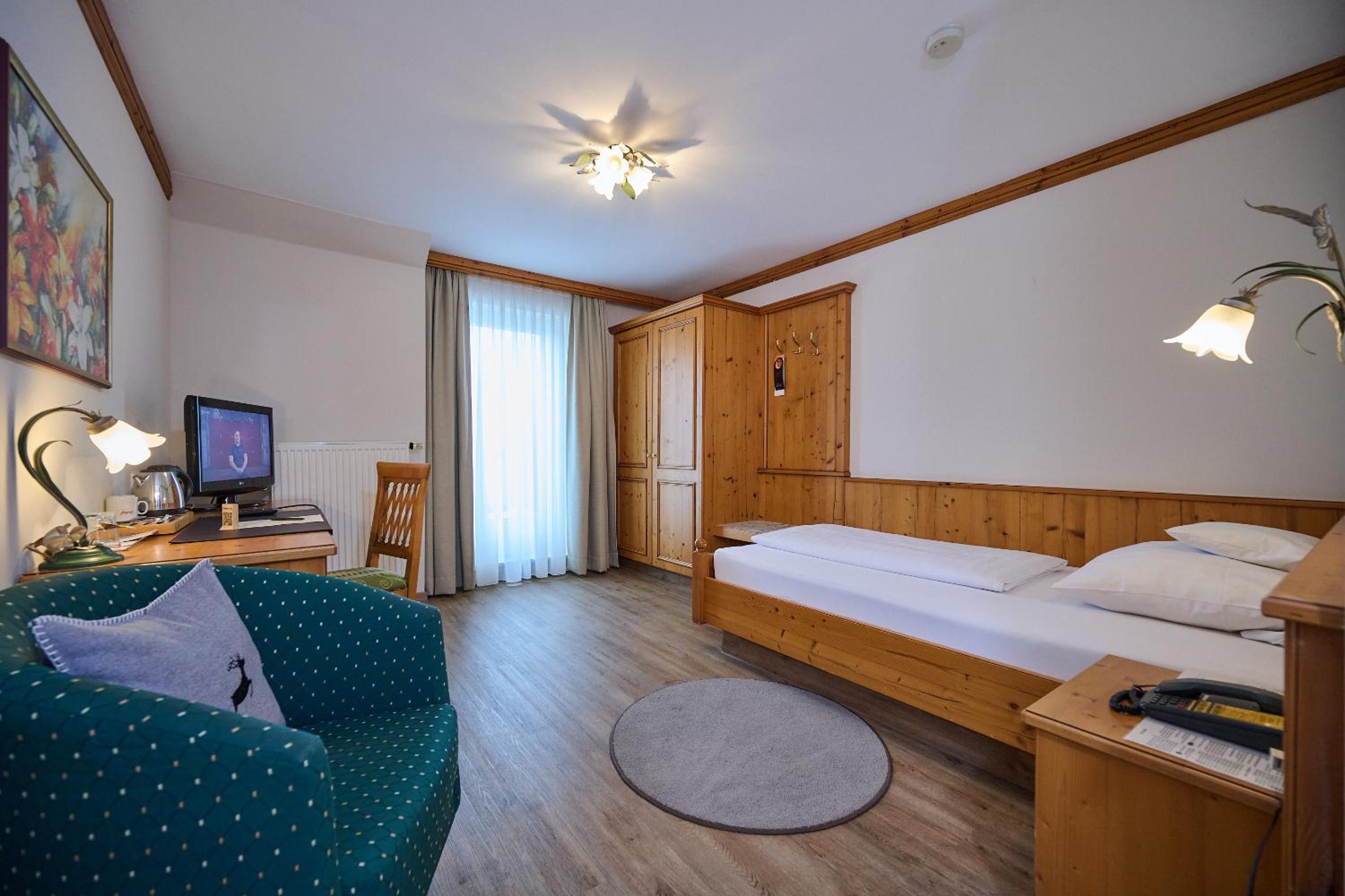 Basic Single Room - Annex Building photo 2