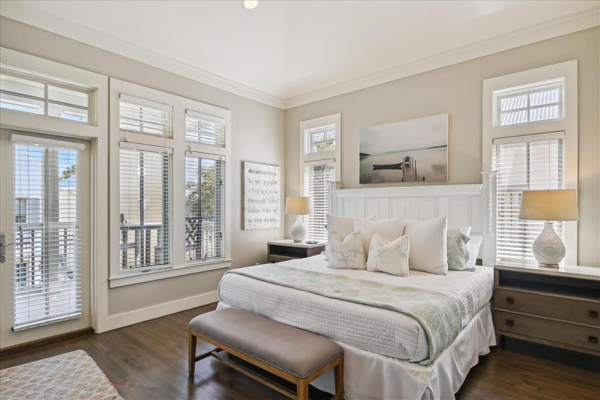 Four-Bedroom House photo 2