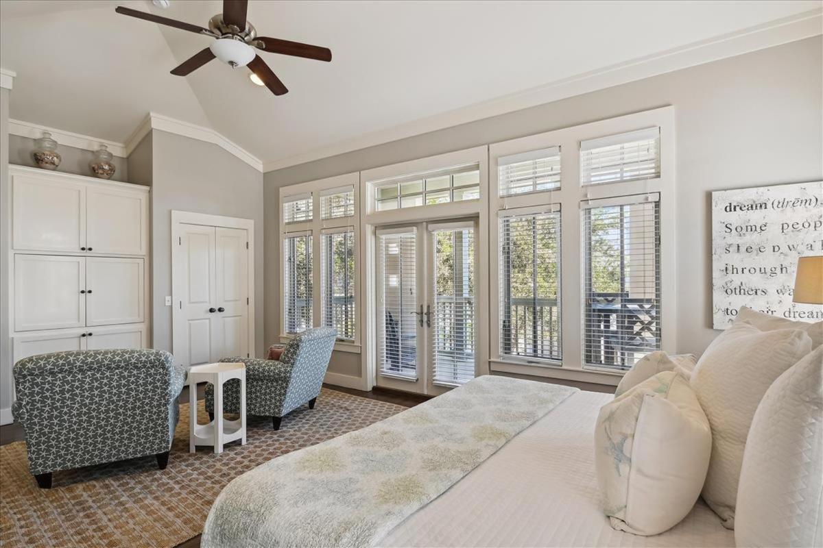 Four-Bedroom House photo 3