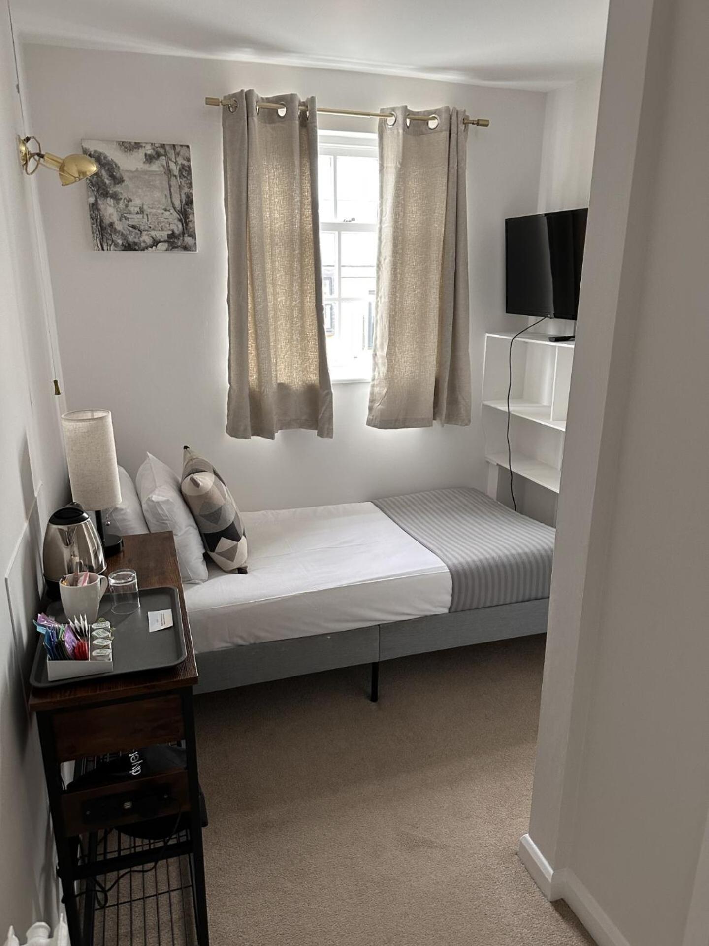 Single Room photo 2
