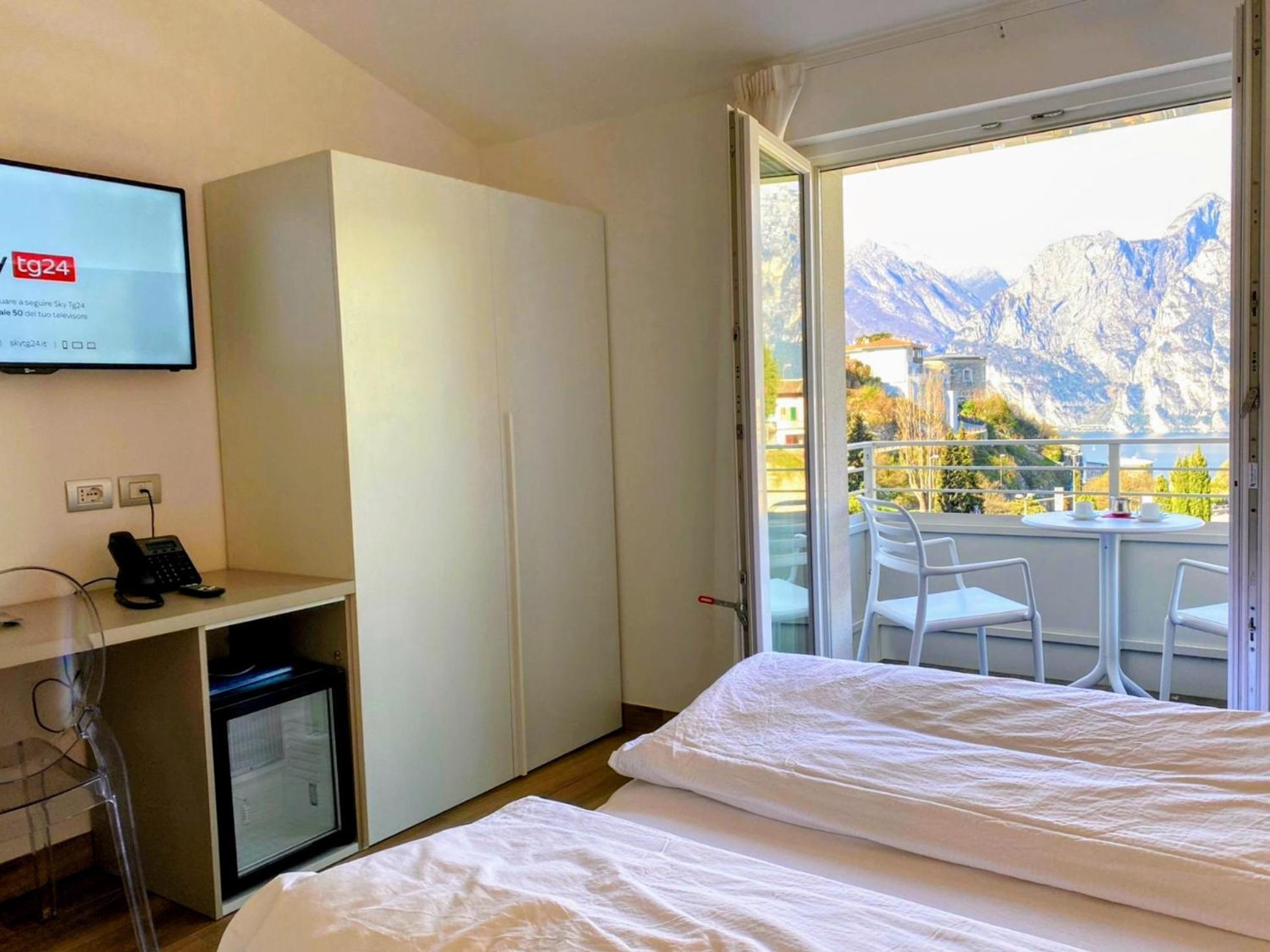 Superior Double or Twin Room with Lake View - Photo 5