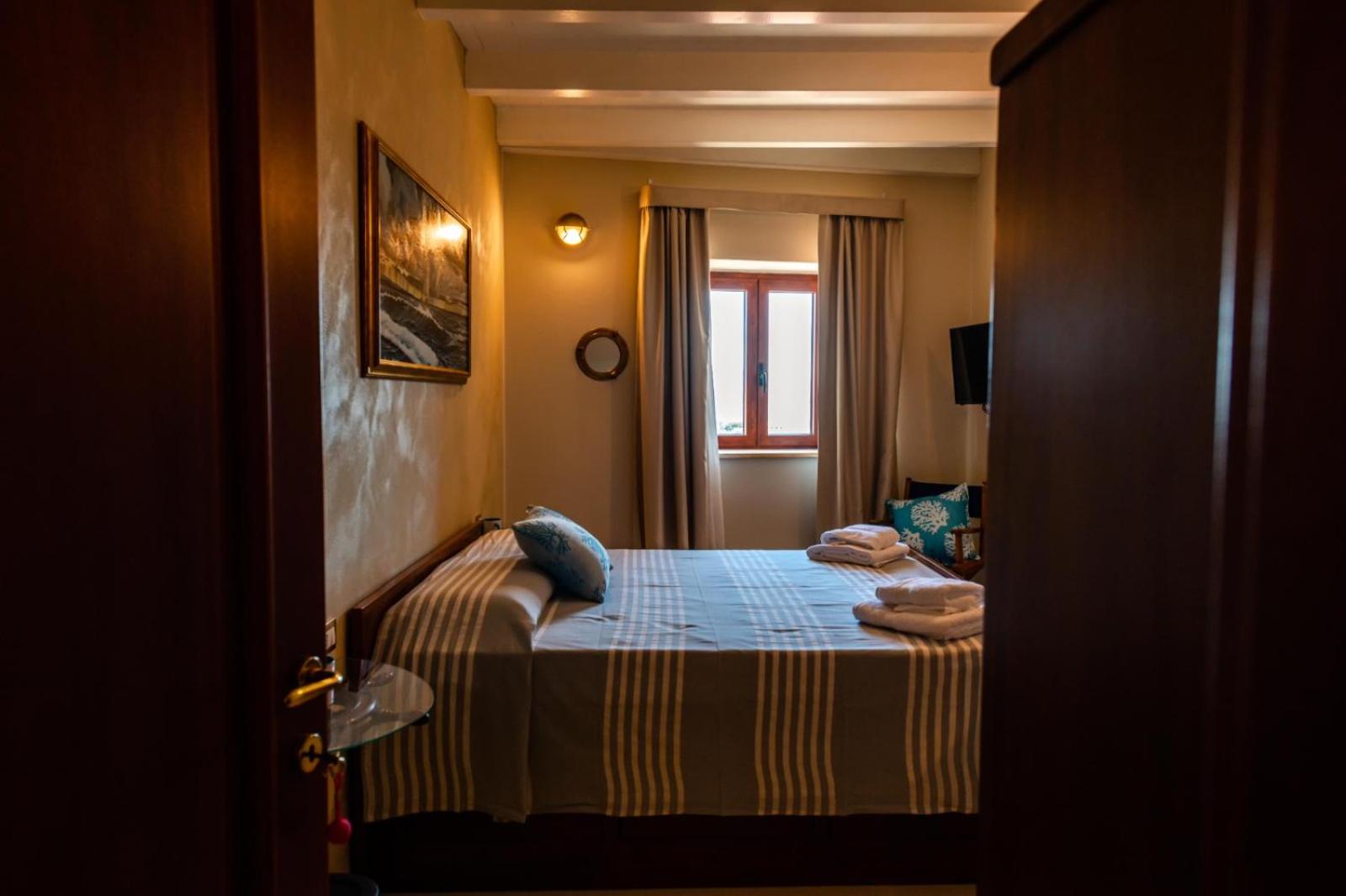 Double Room with Sea View photo 2