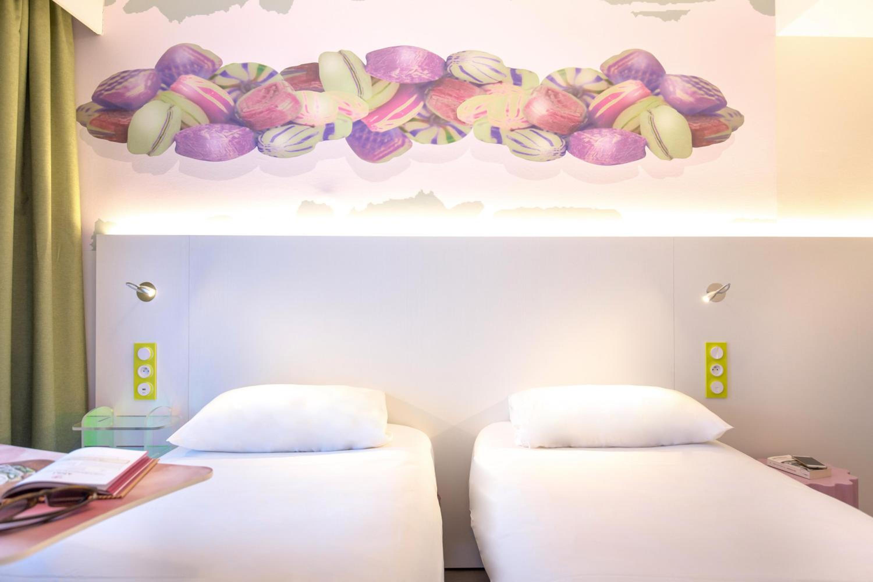 Standard Twin Room - Photo 1