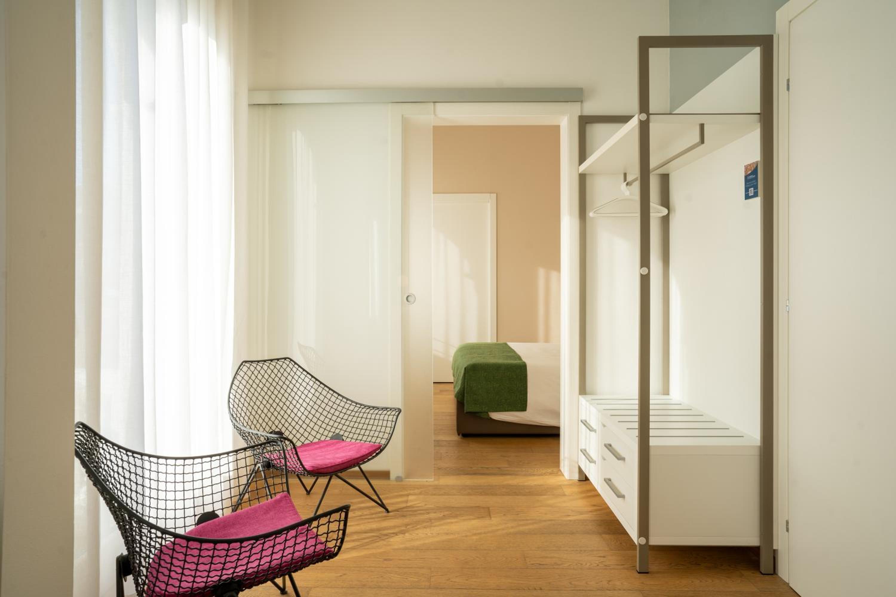 Deluxe Suite - Photo 6