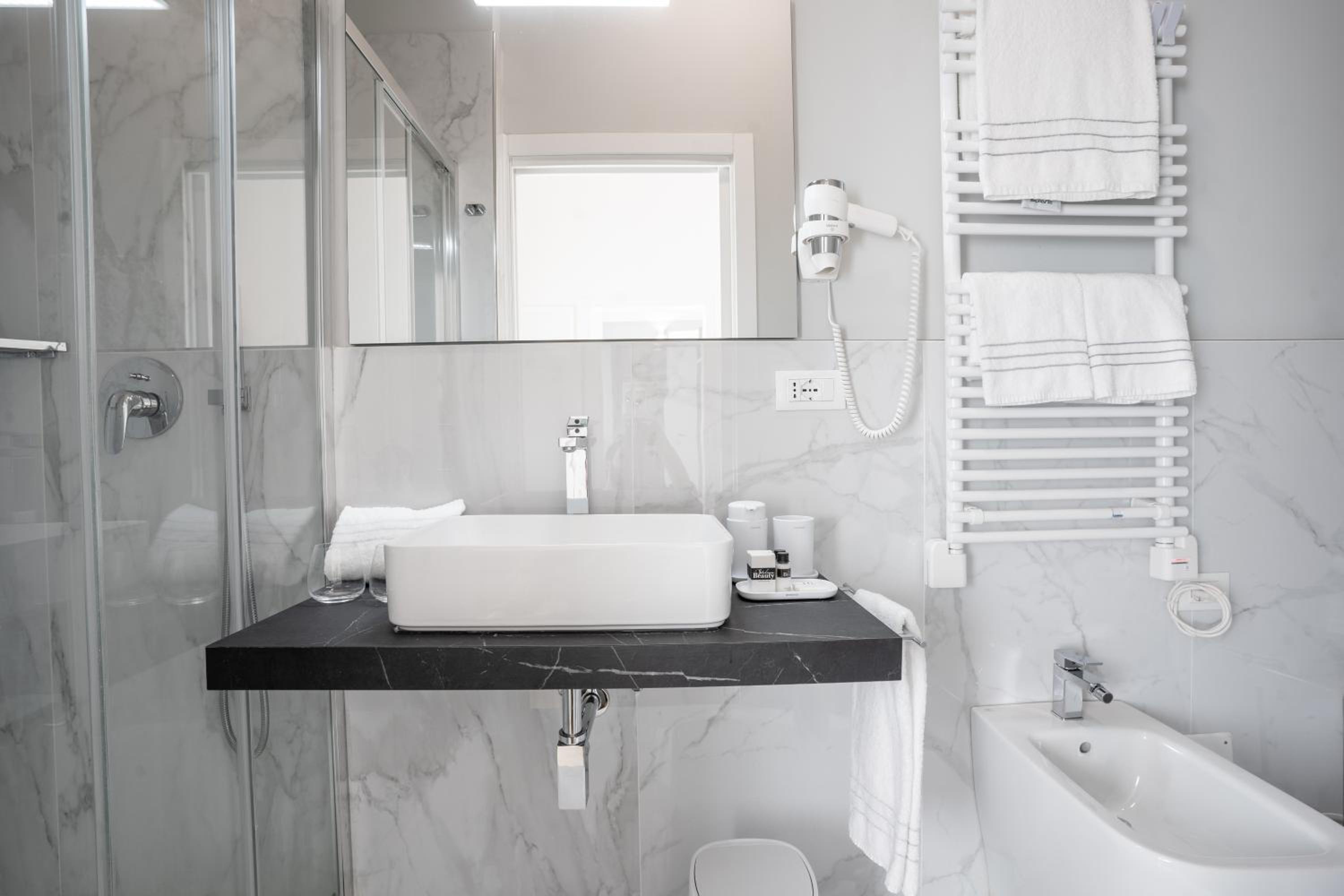 Deluxe Suite - Photo 3