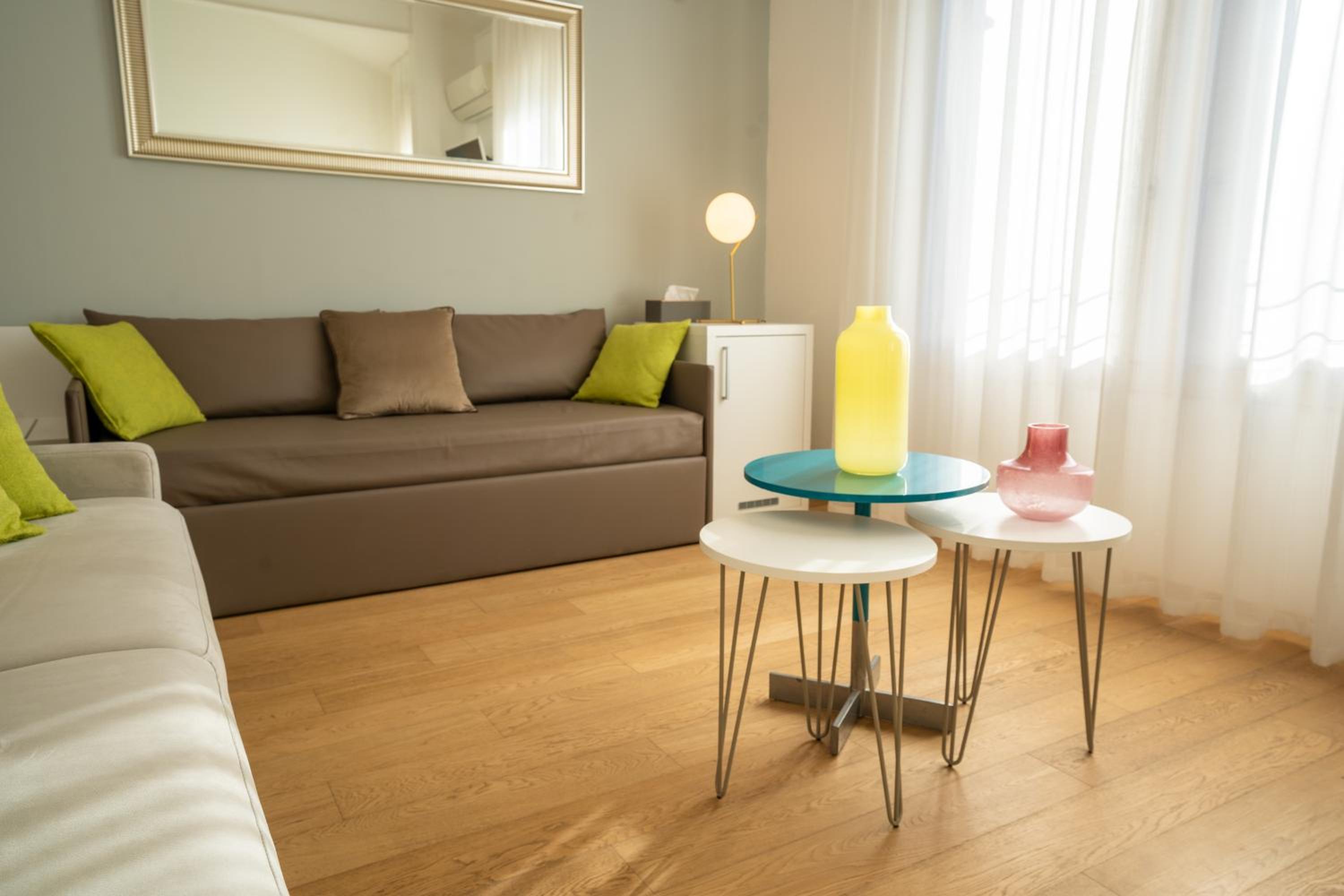 Deluxe Suite - Photo 9