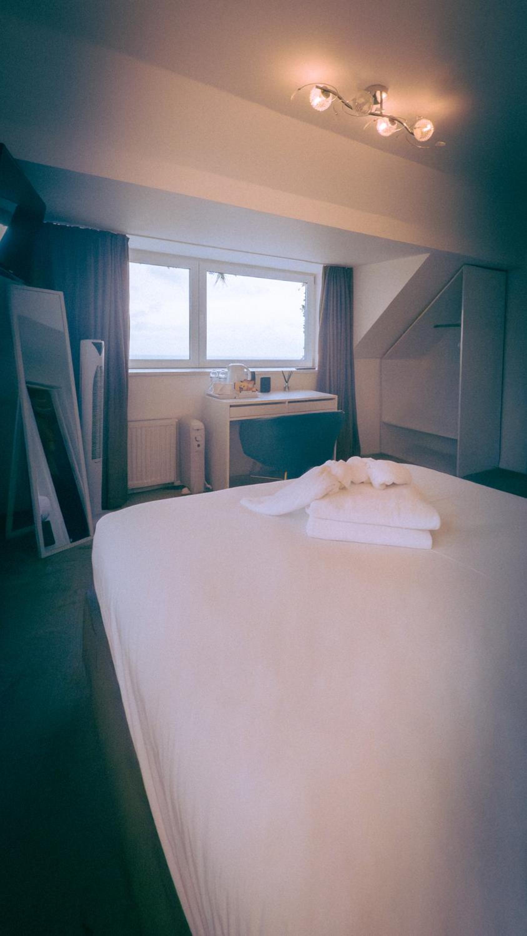 Deluxe Double With Sea View - Photo 4