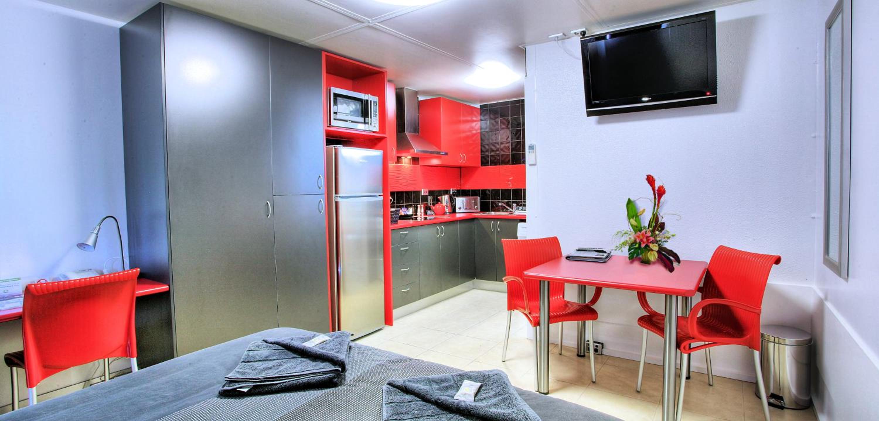 Studio Apartment - Photo 1