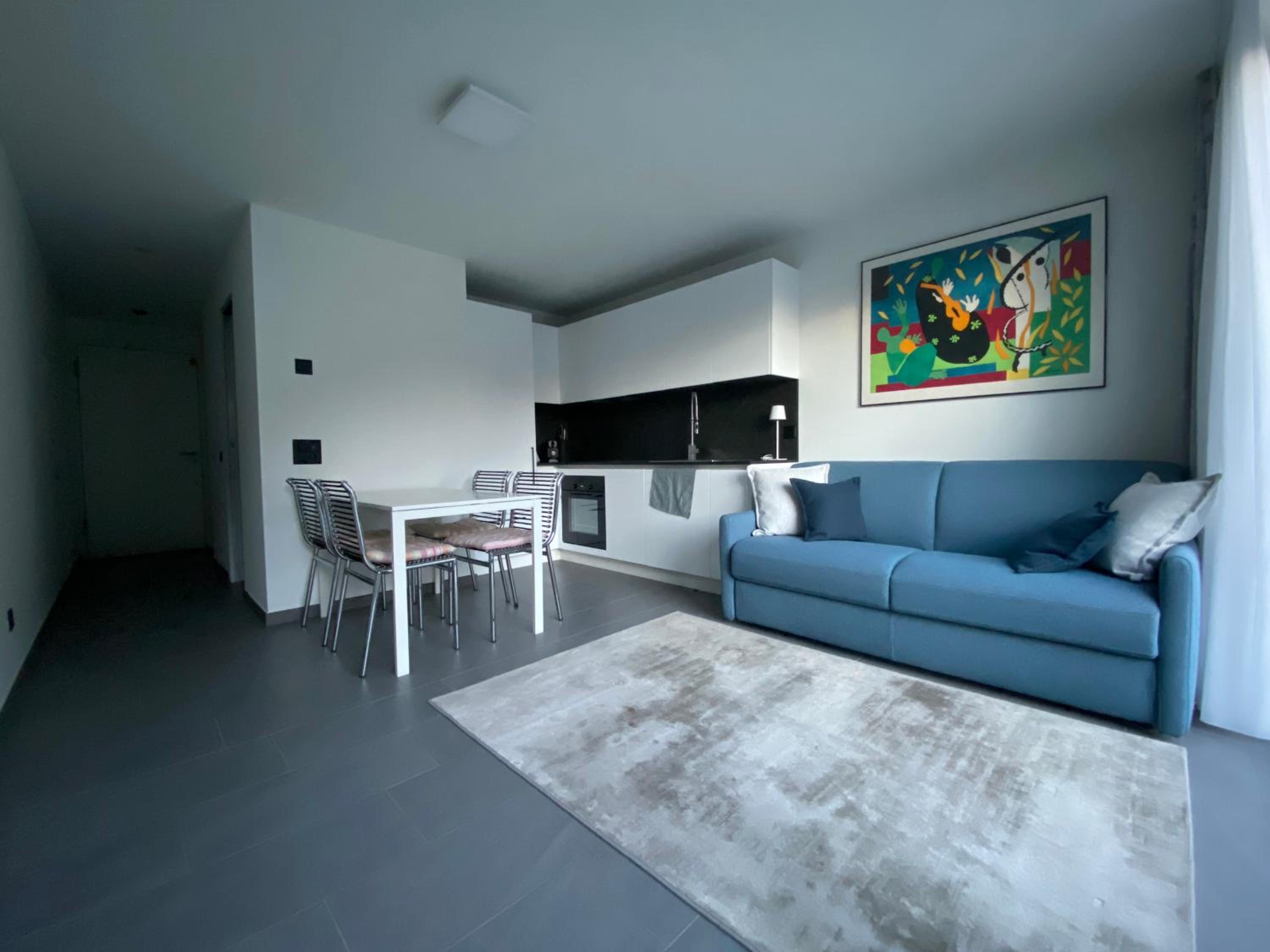 One-Bedroom Apartment photo 1