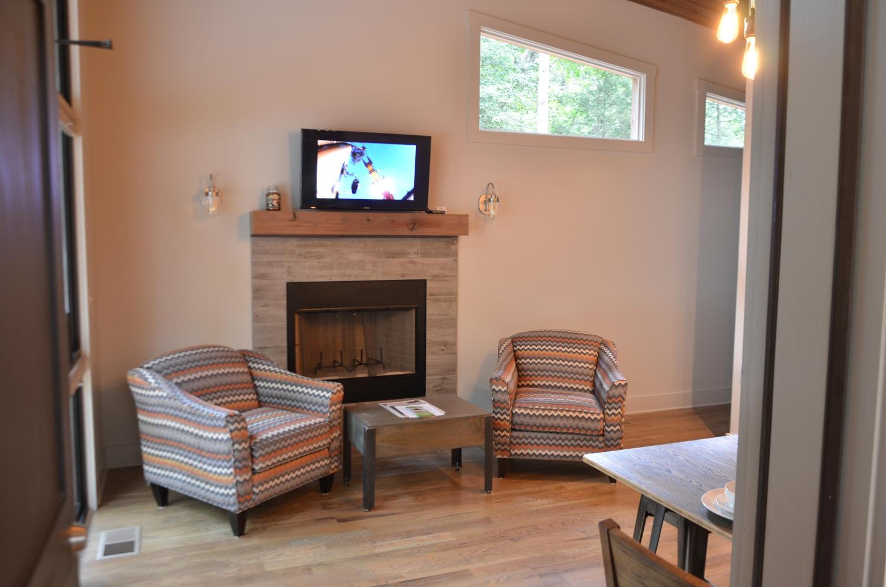 Luxury One-Bedroom Suite - Photo 10