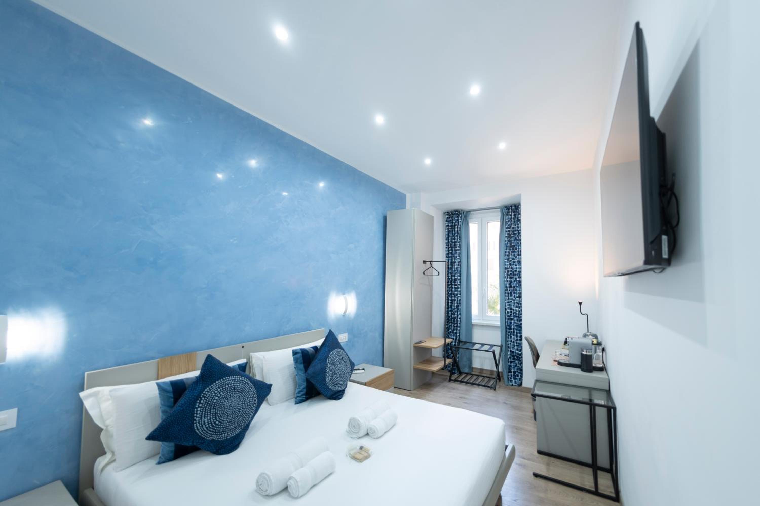 Standard King Room photo 1