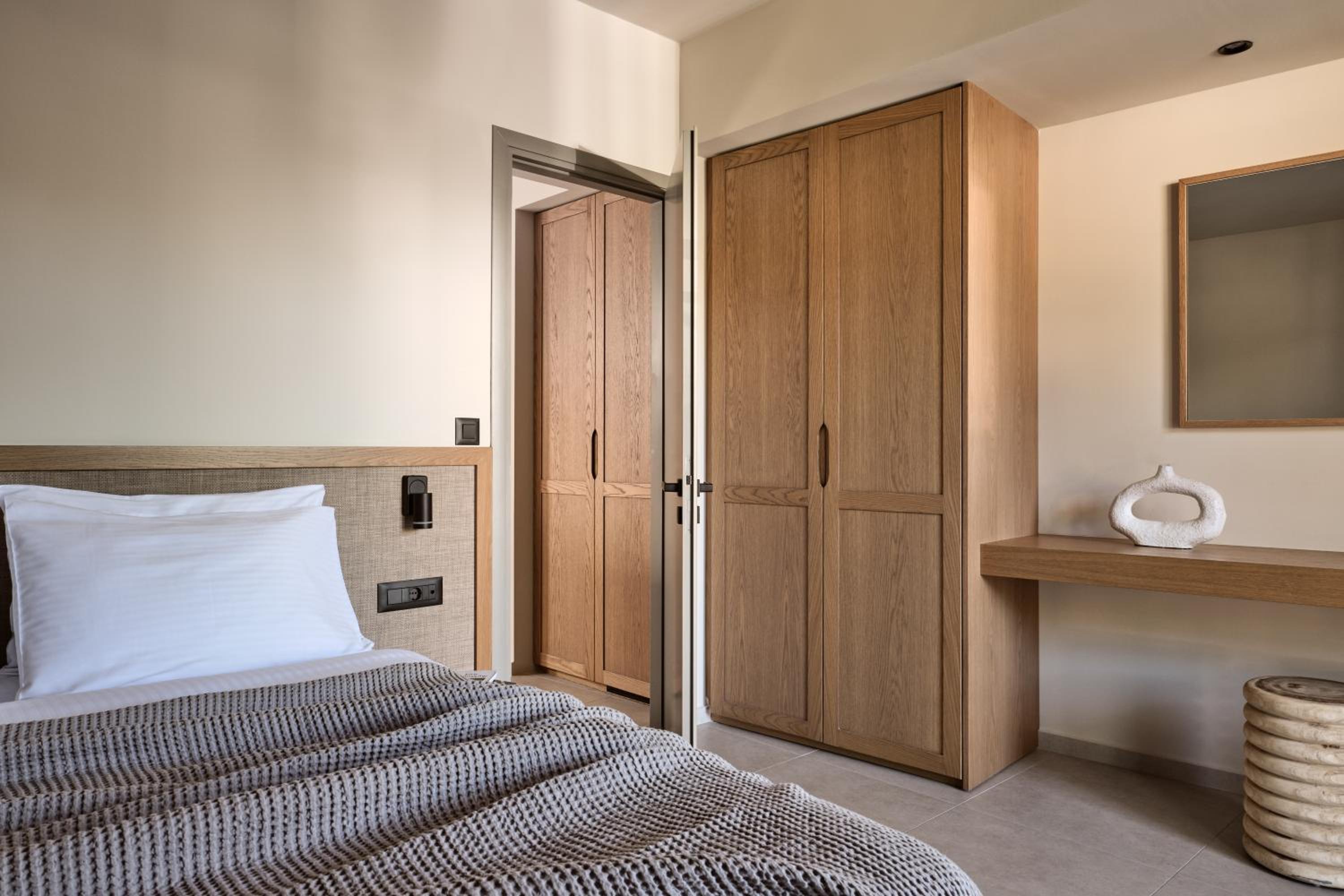 Friends & Family Suite - Photo 1
