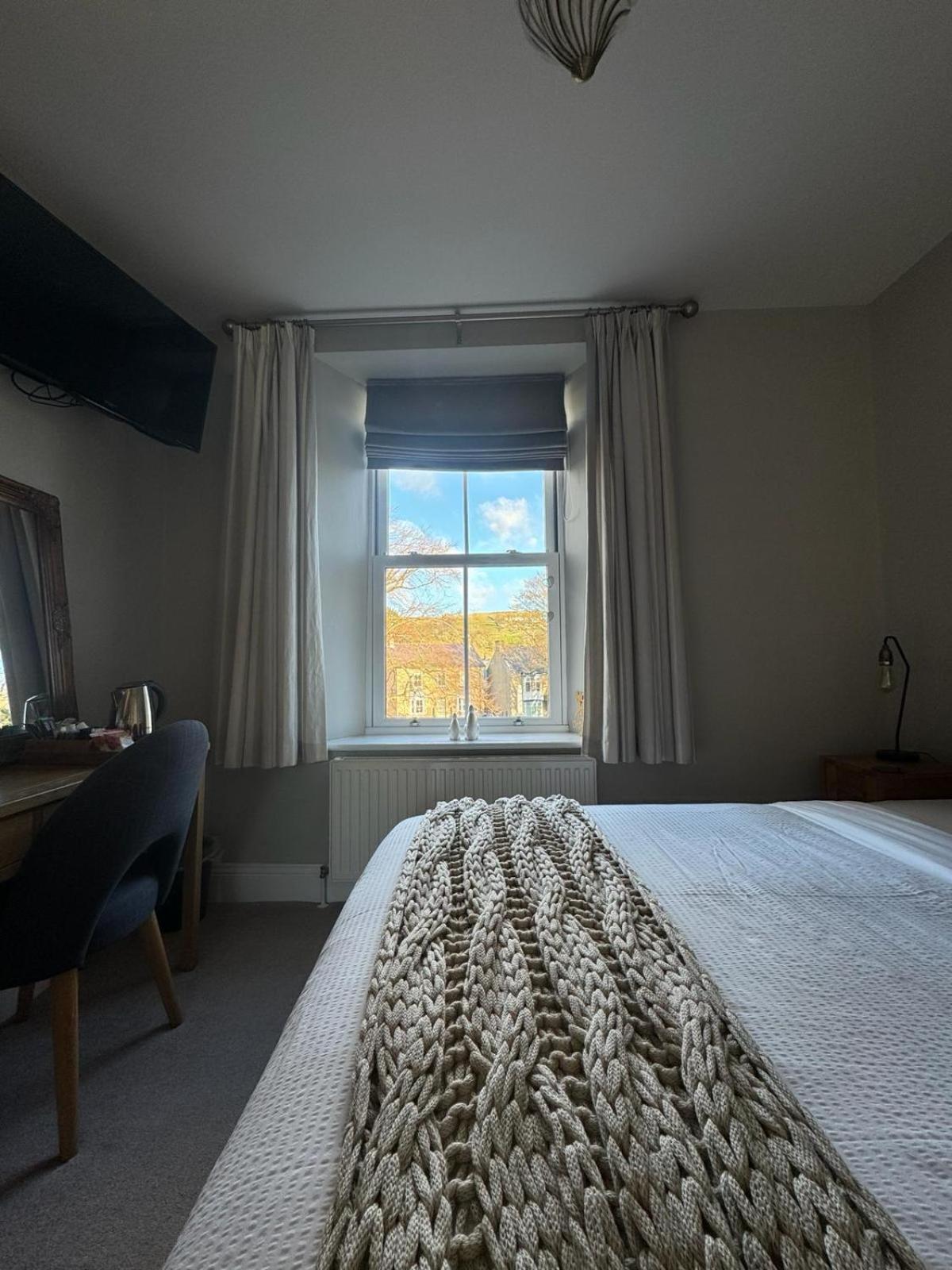 Standard Double Room - Photo 12
