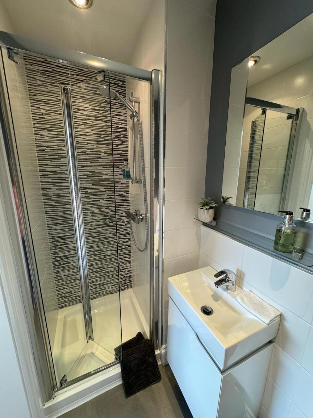 Standard Double Room - Photo 13