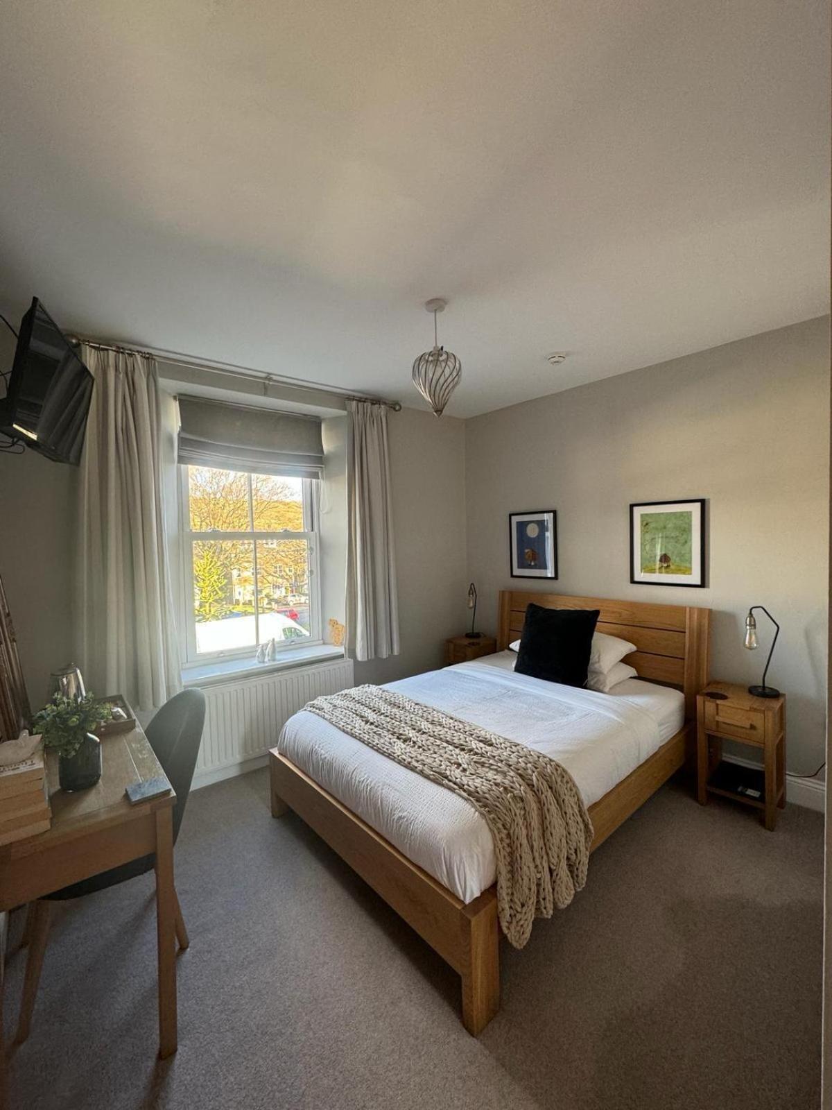 Standard Double Room - Photo 16