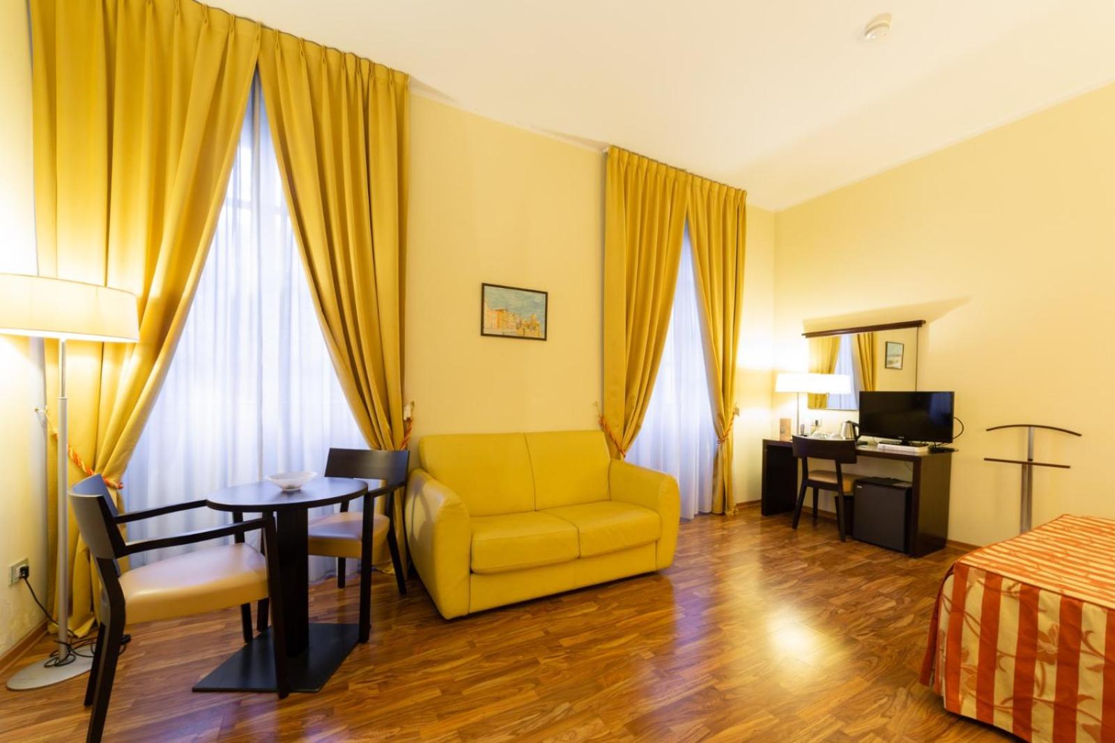 Deluxe Double Room - Photo 8