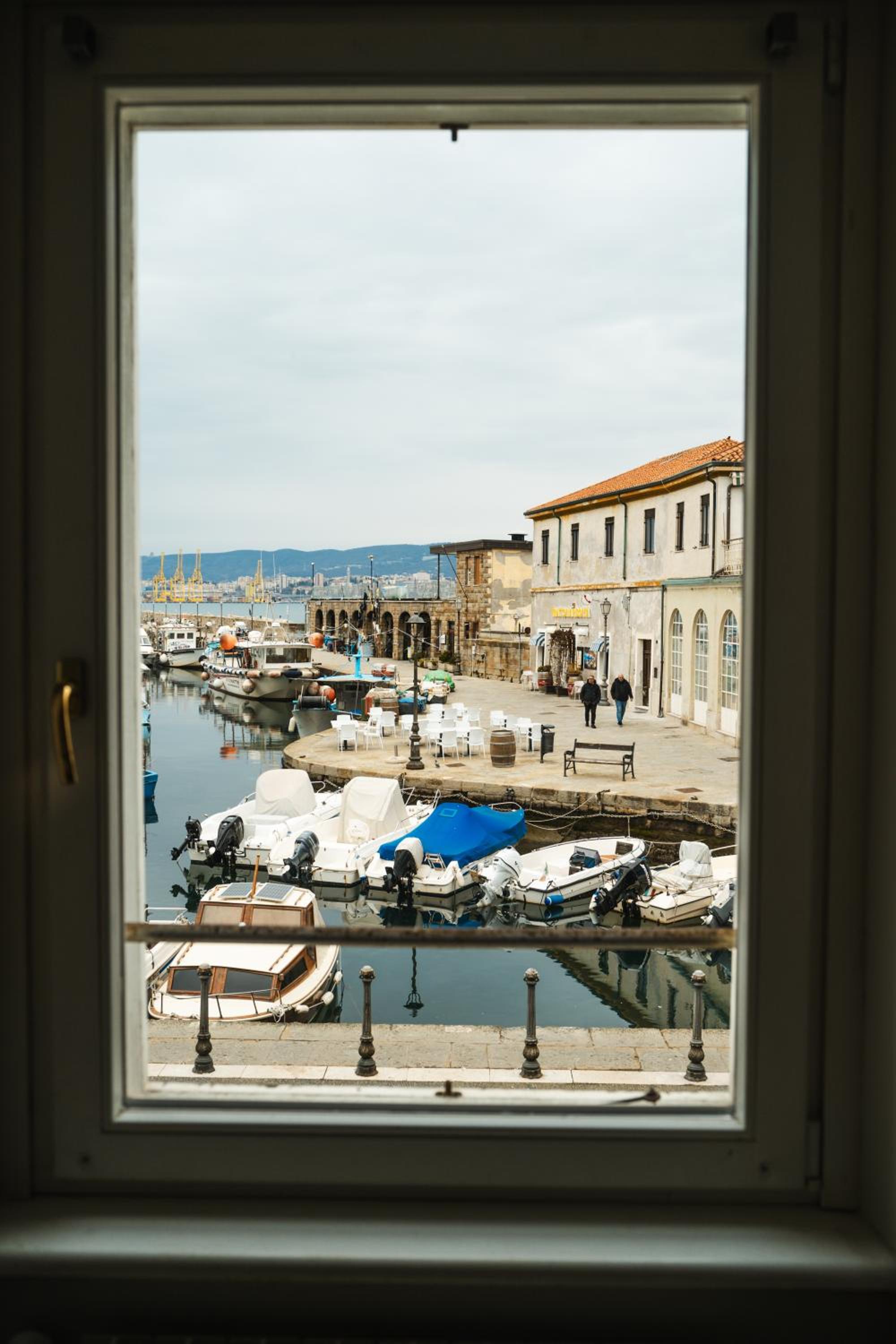 Apartment with Sea View - Photo 12