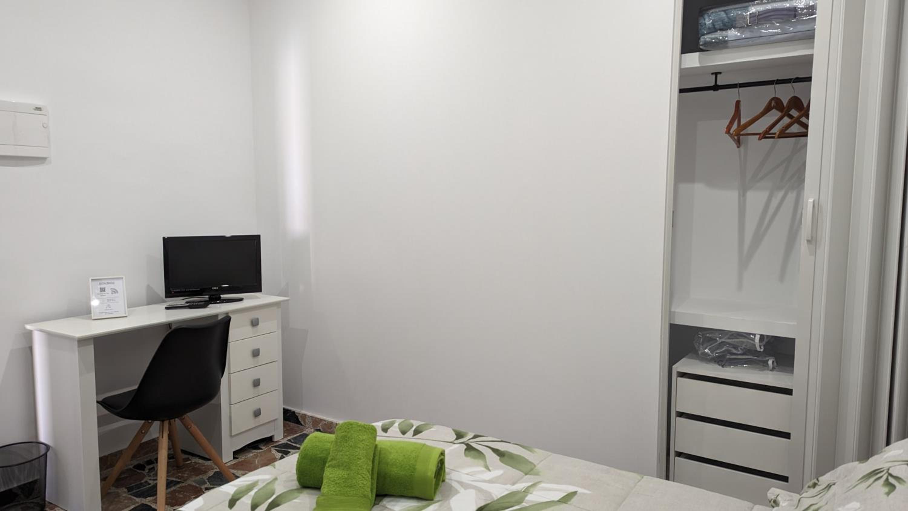 Double Room with Private Bathroom photo 2