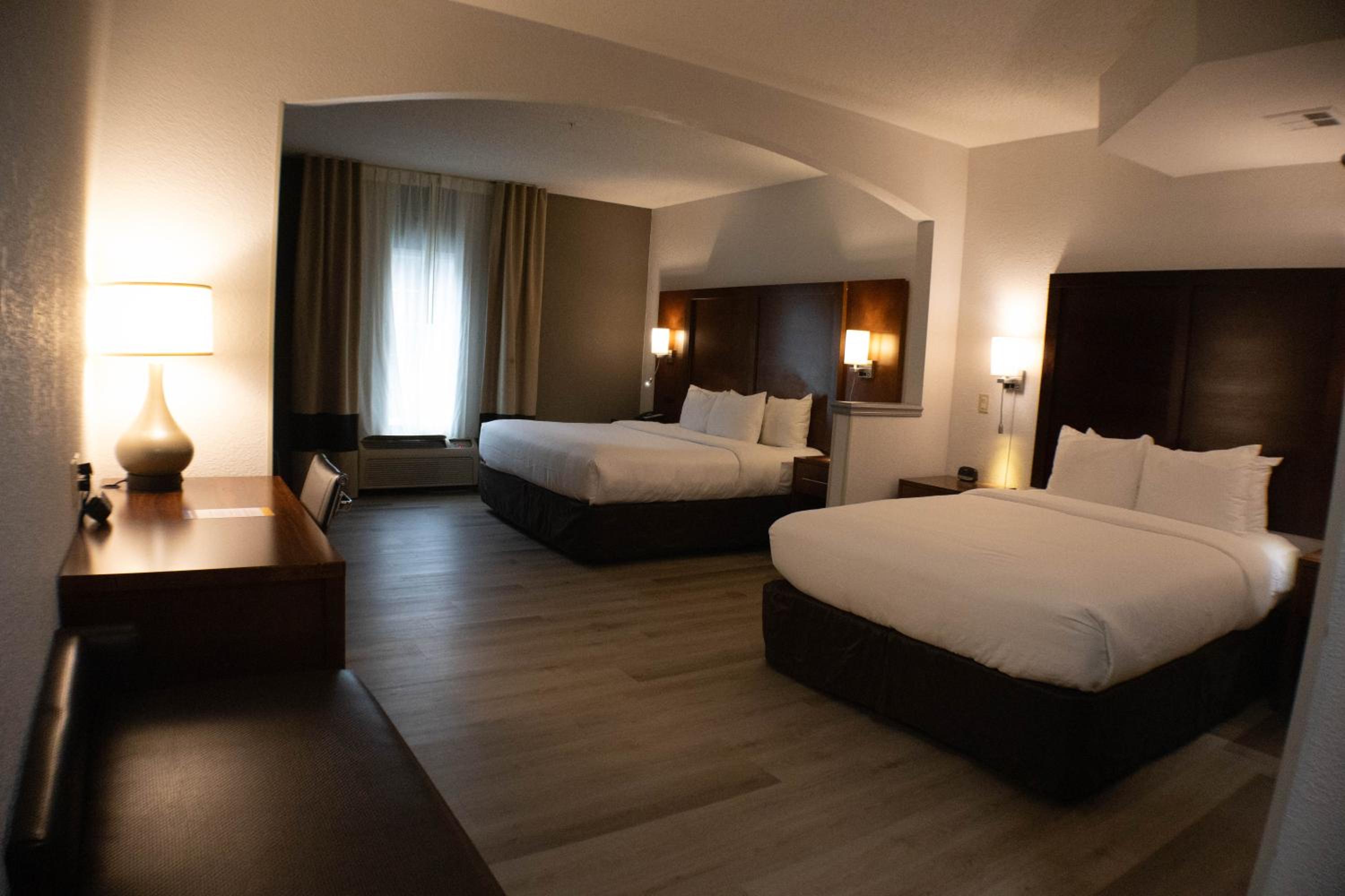 Suite with King Bed and Queen Bed - Non-Smoking - Photo 1