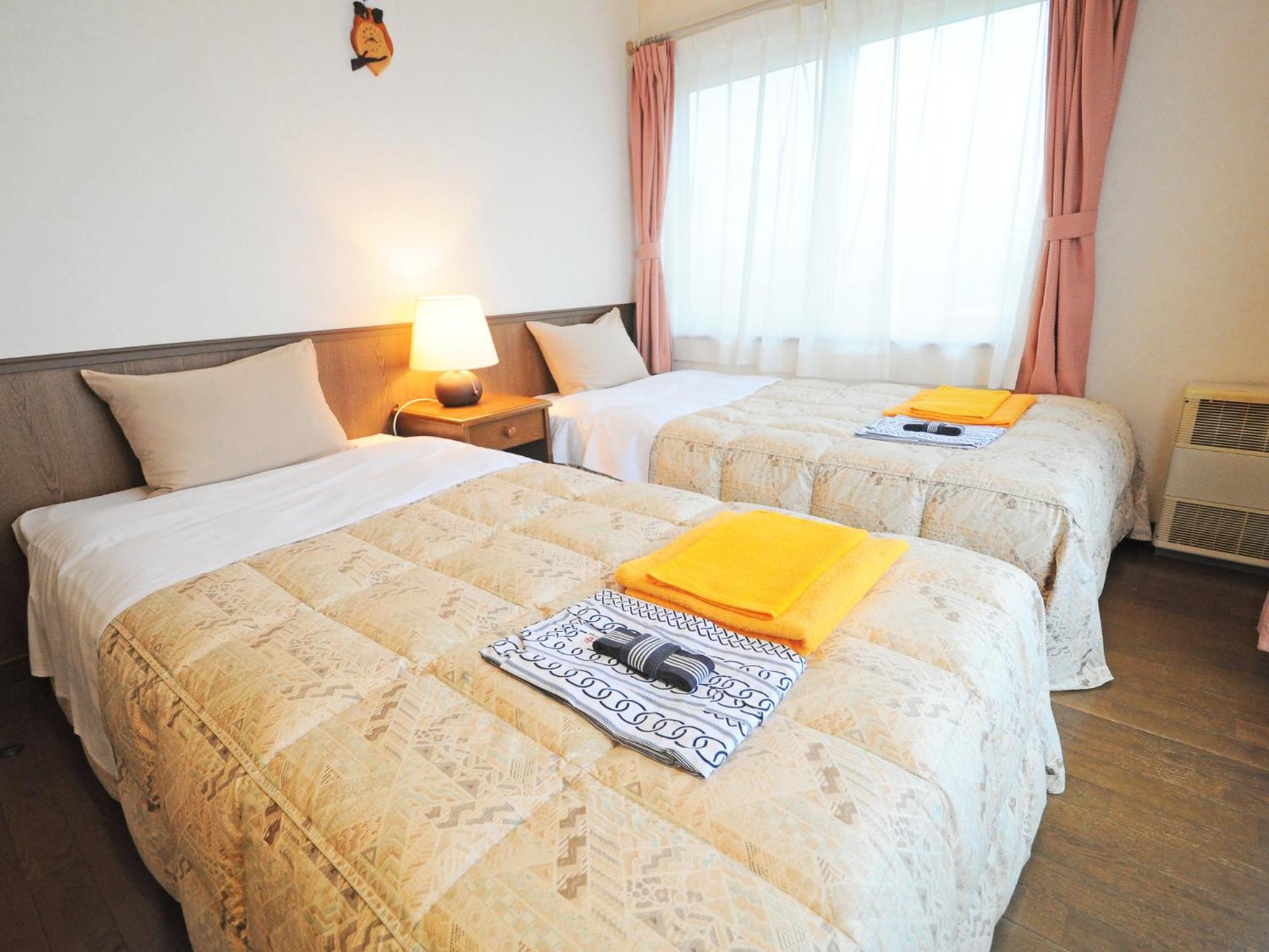Standard Twin Room with Mountain View photo 1