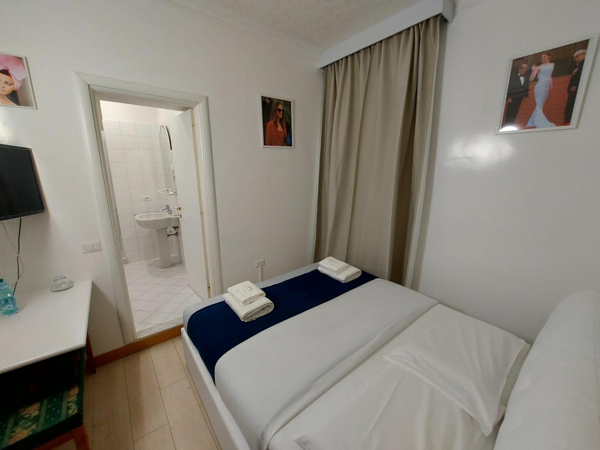 Economy Double Room photo 2