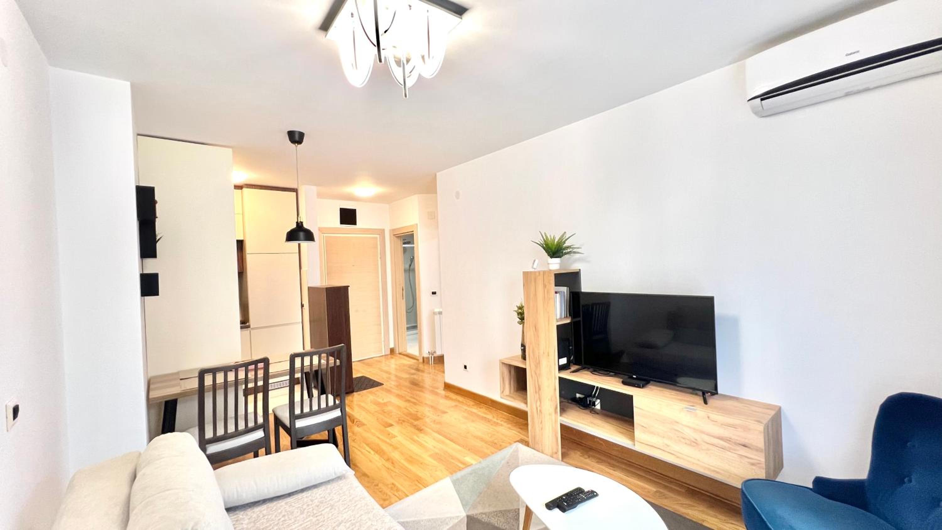One-Bedroom Apartment photo 1