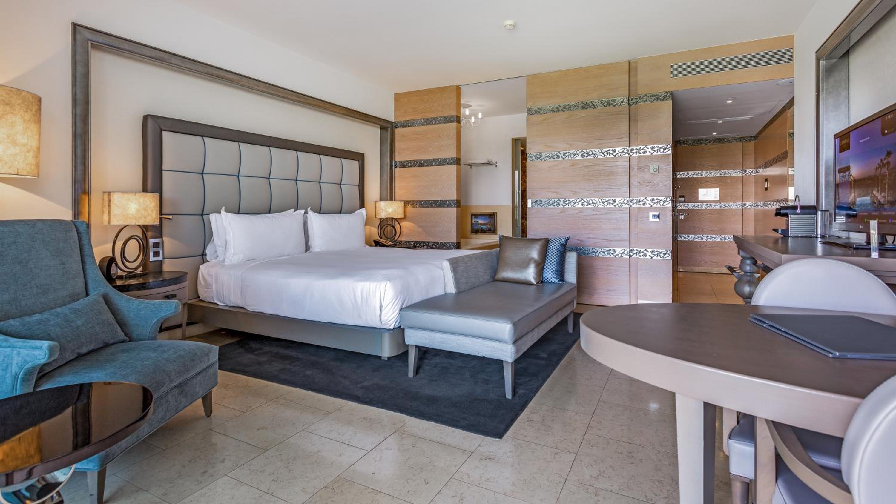 King Deluxe Plus Room - Photo 5