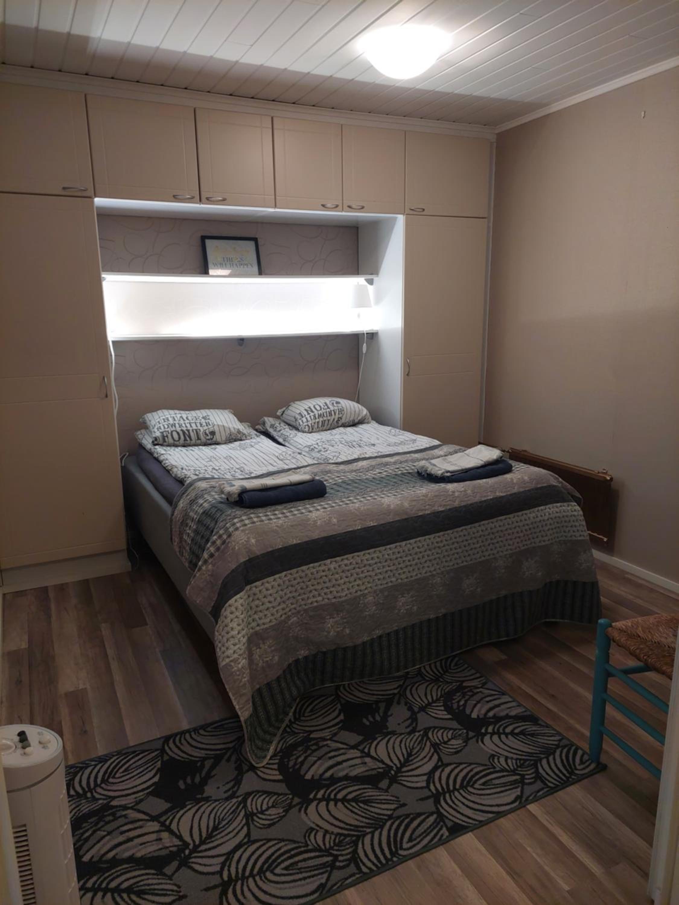 One-Bedroom Apartment - Photo 1