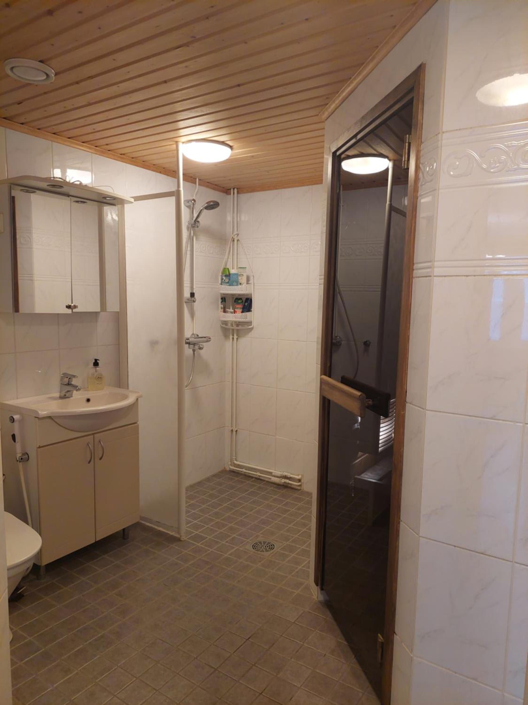 One-Bedroom Apartment - Photo 14