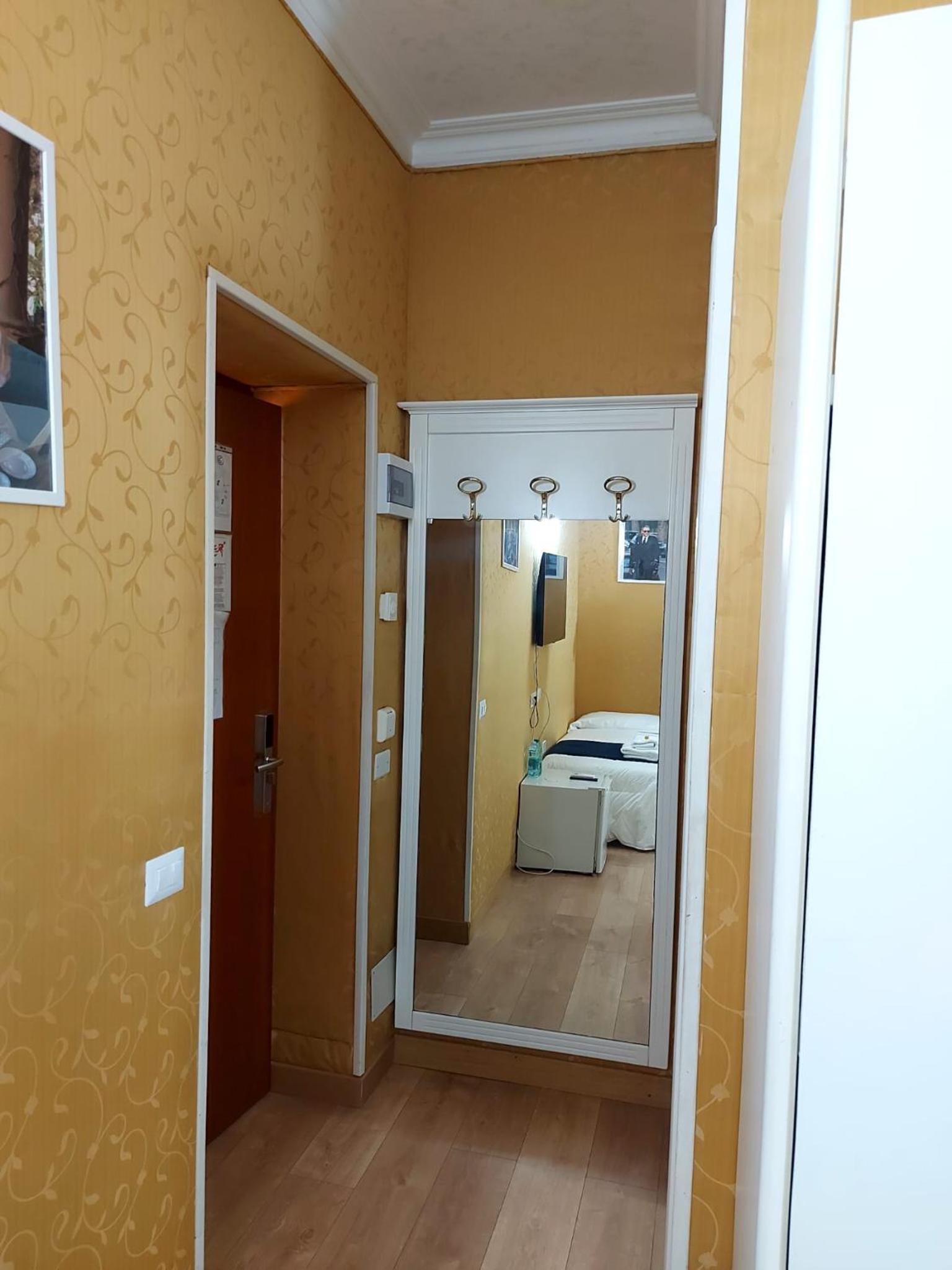 Economy Double Room photo 3