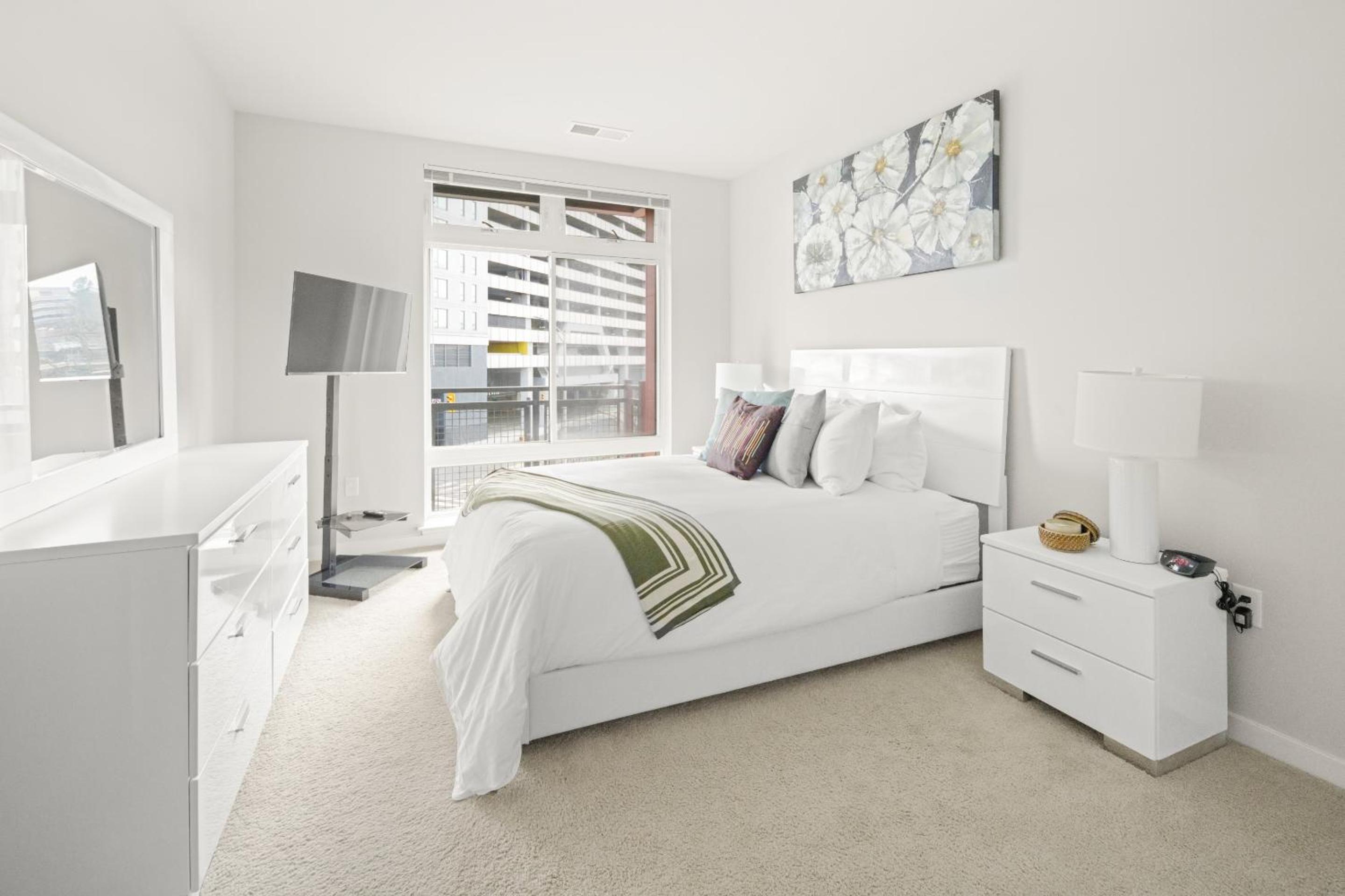 One-Bedroom Apartment - Photo 2