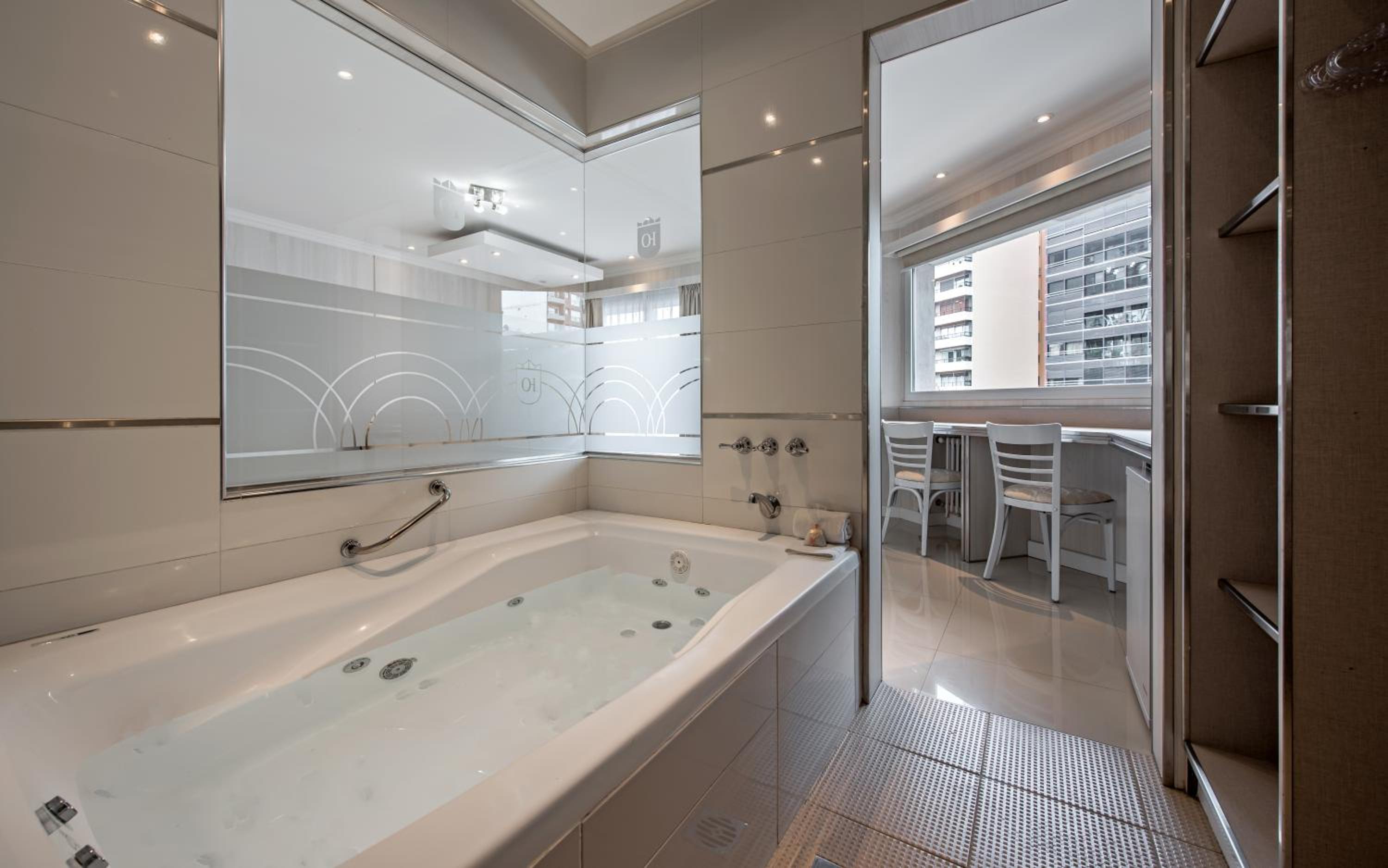 Deluxe Suite photo 3