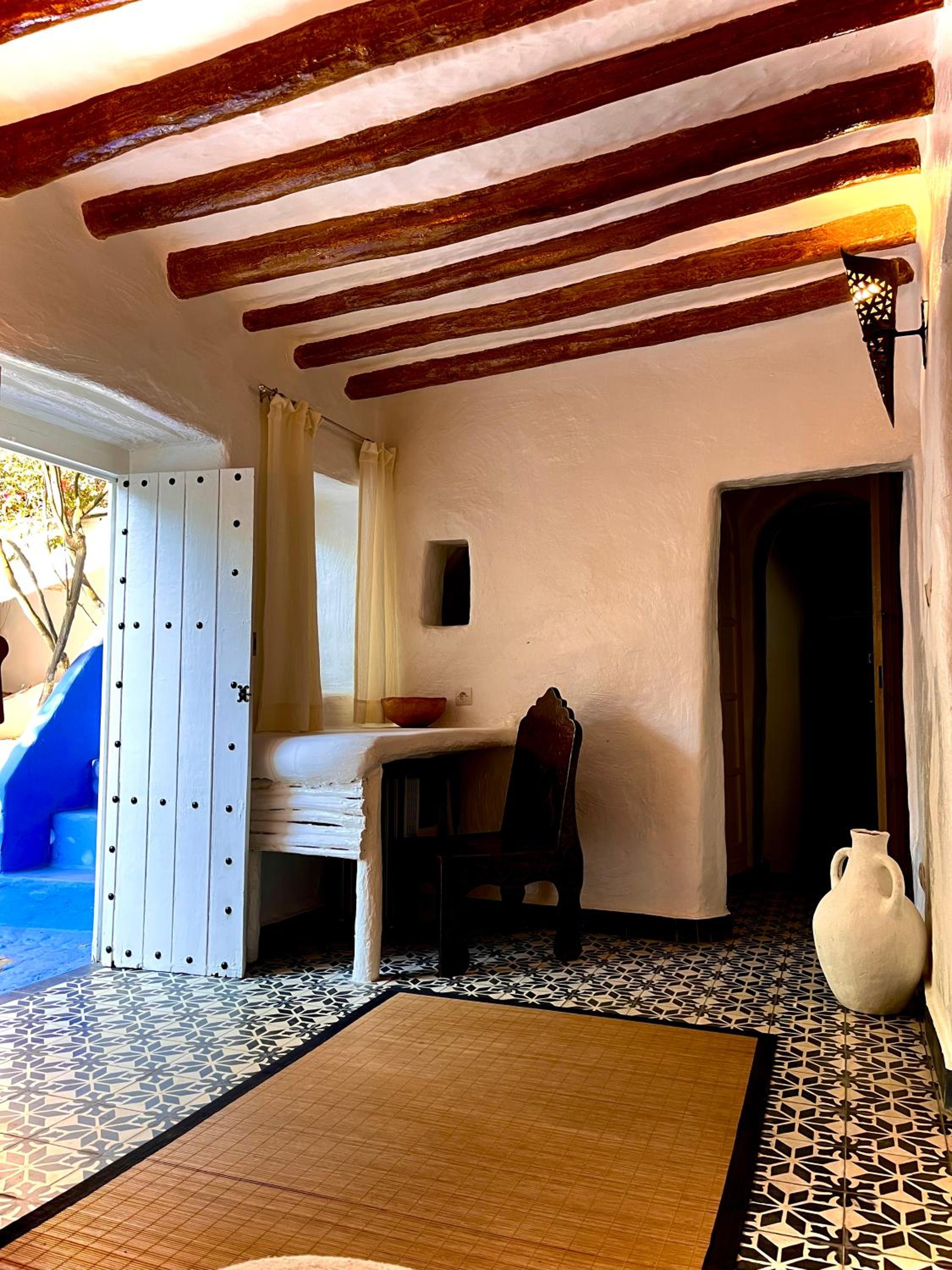 Suite - Photo 1