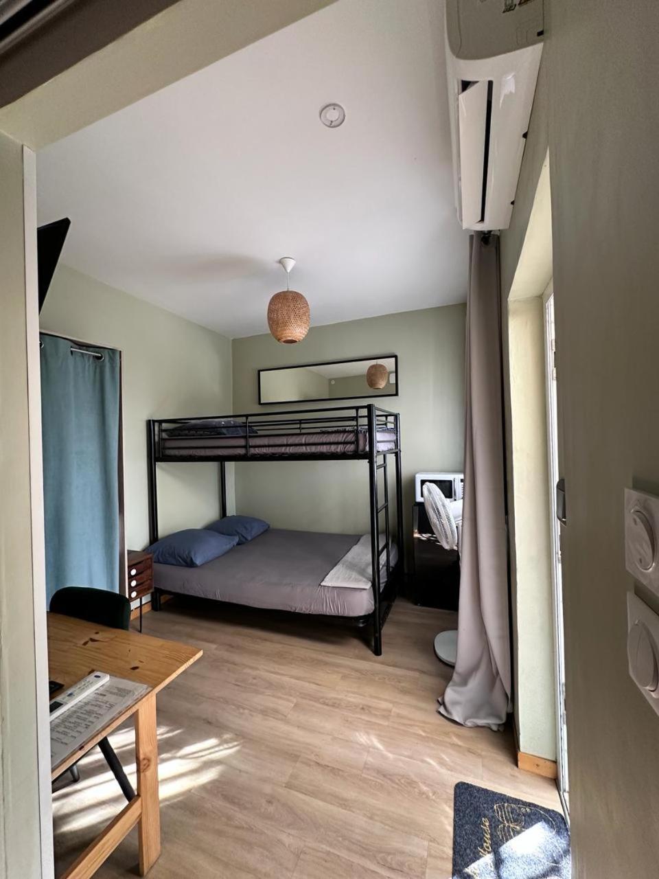 Deluxe Family Suite - Photo 2