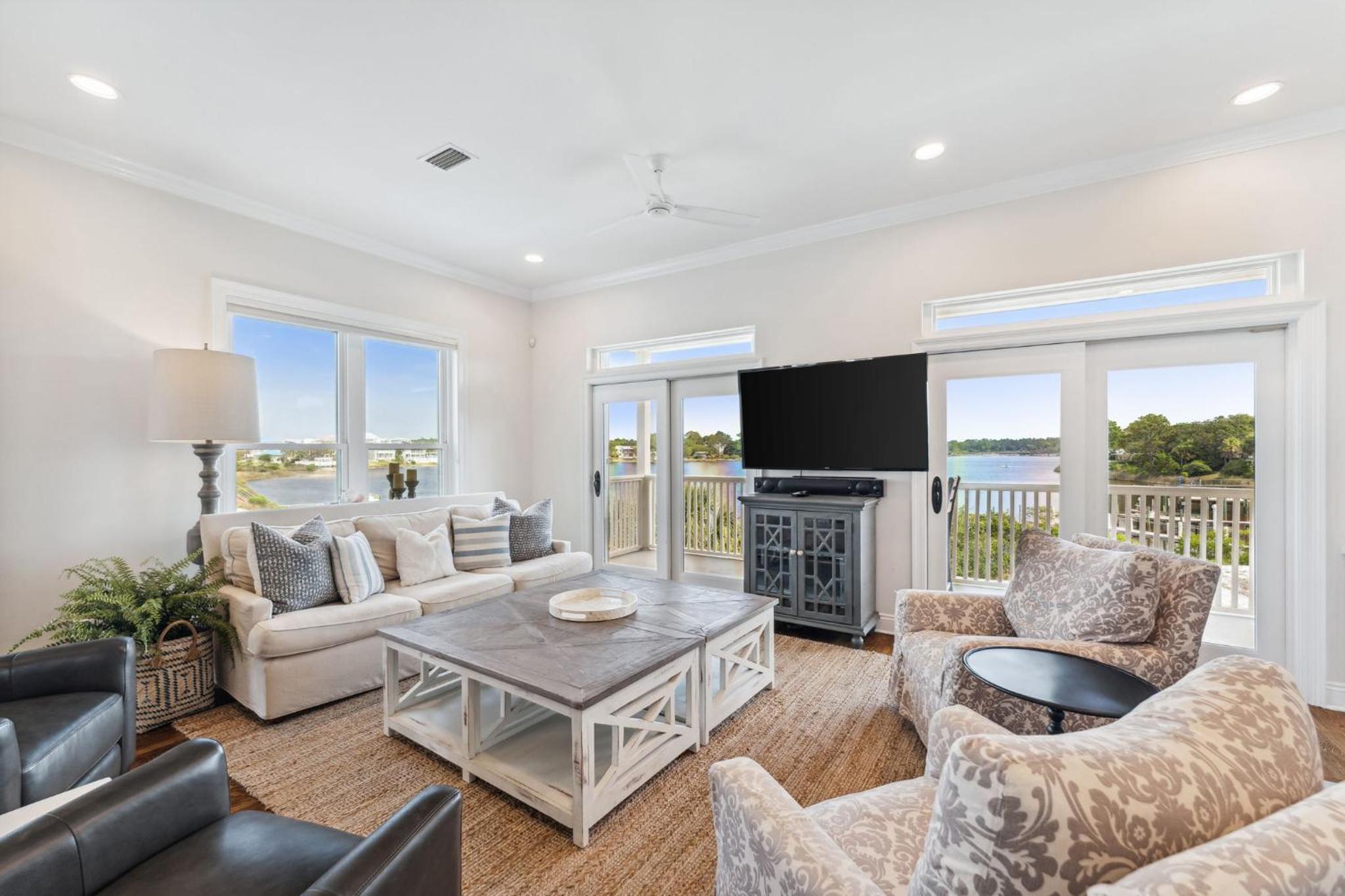 Five-Bedroom House photo 1