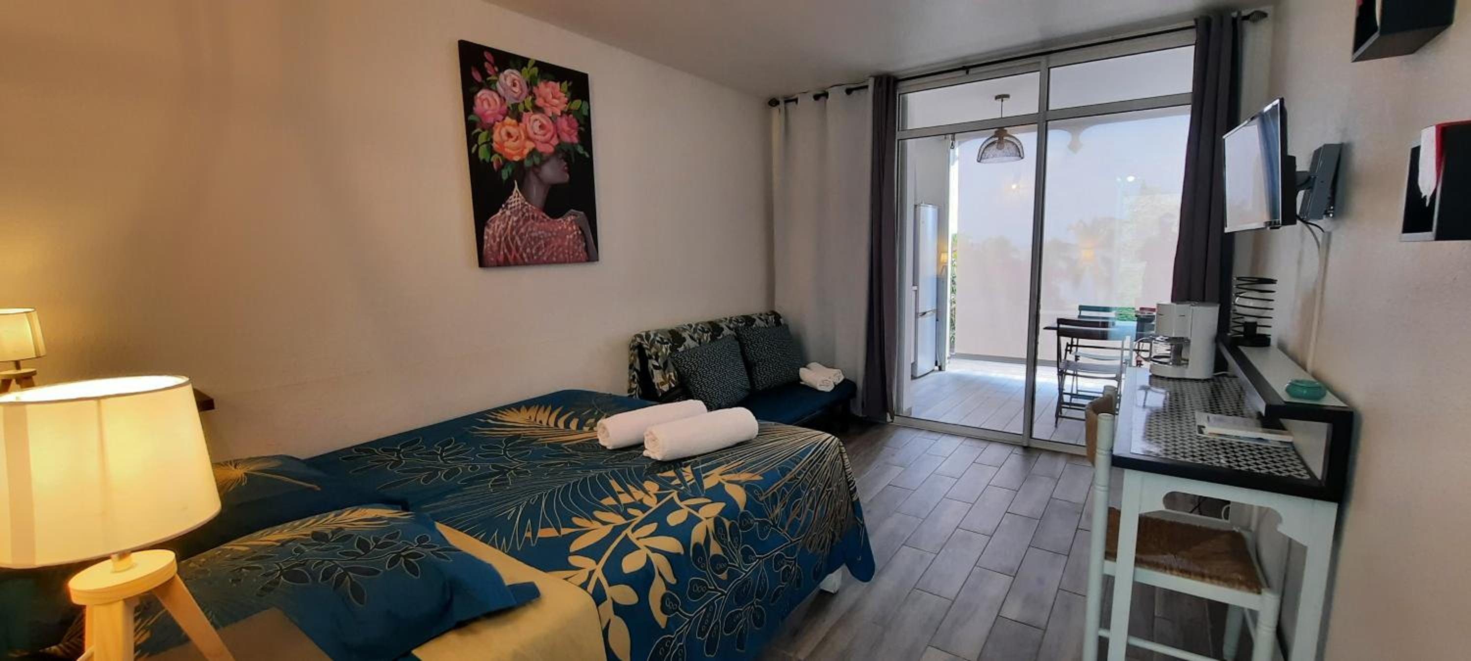 One-Bedroom Apartment photo 1
