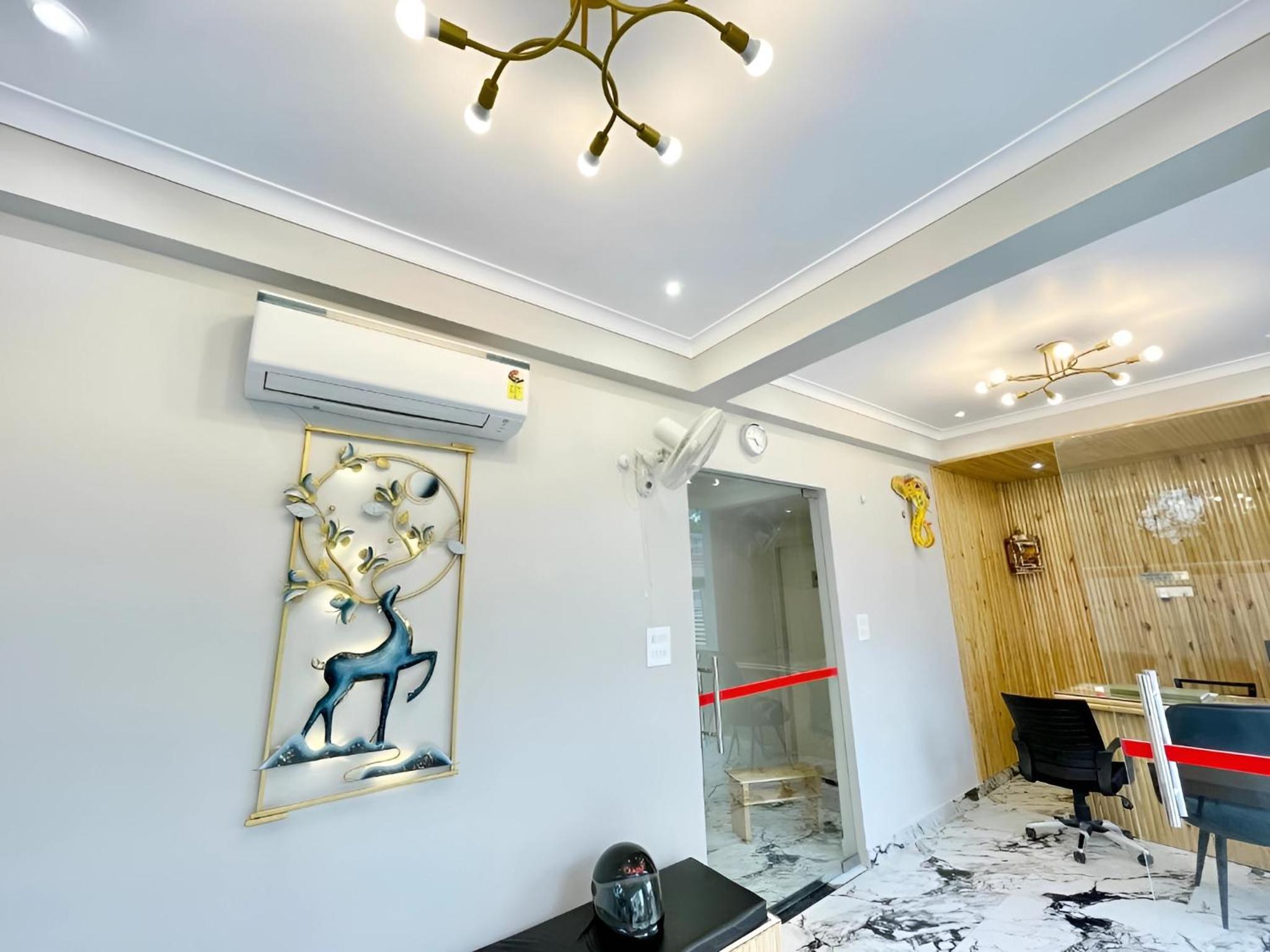 Standard King Room - Photo 9