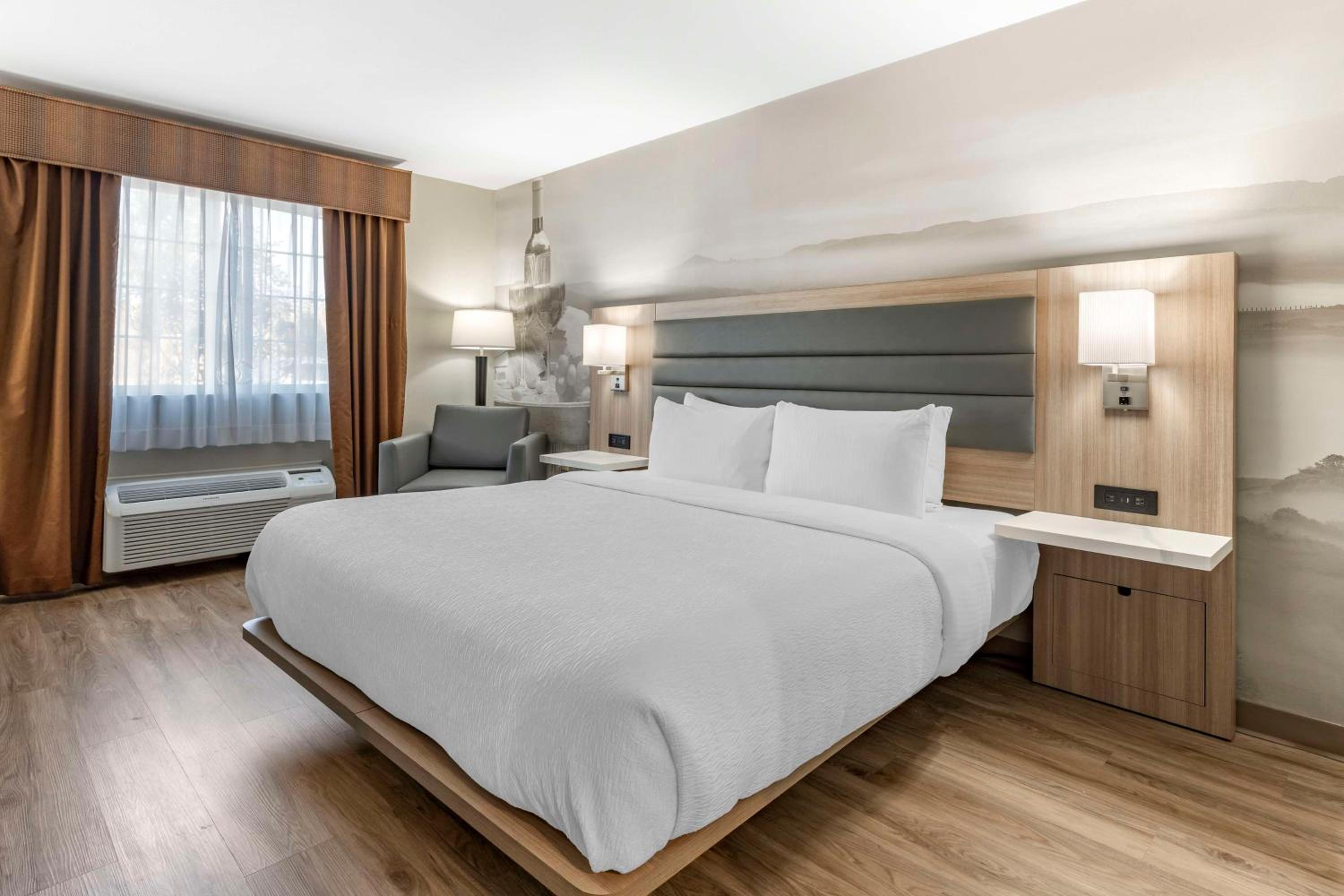 Queen Room with Two Queen Beds - Disability Access - Photo 1